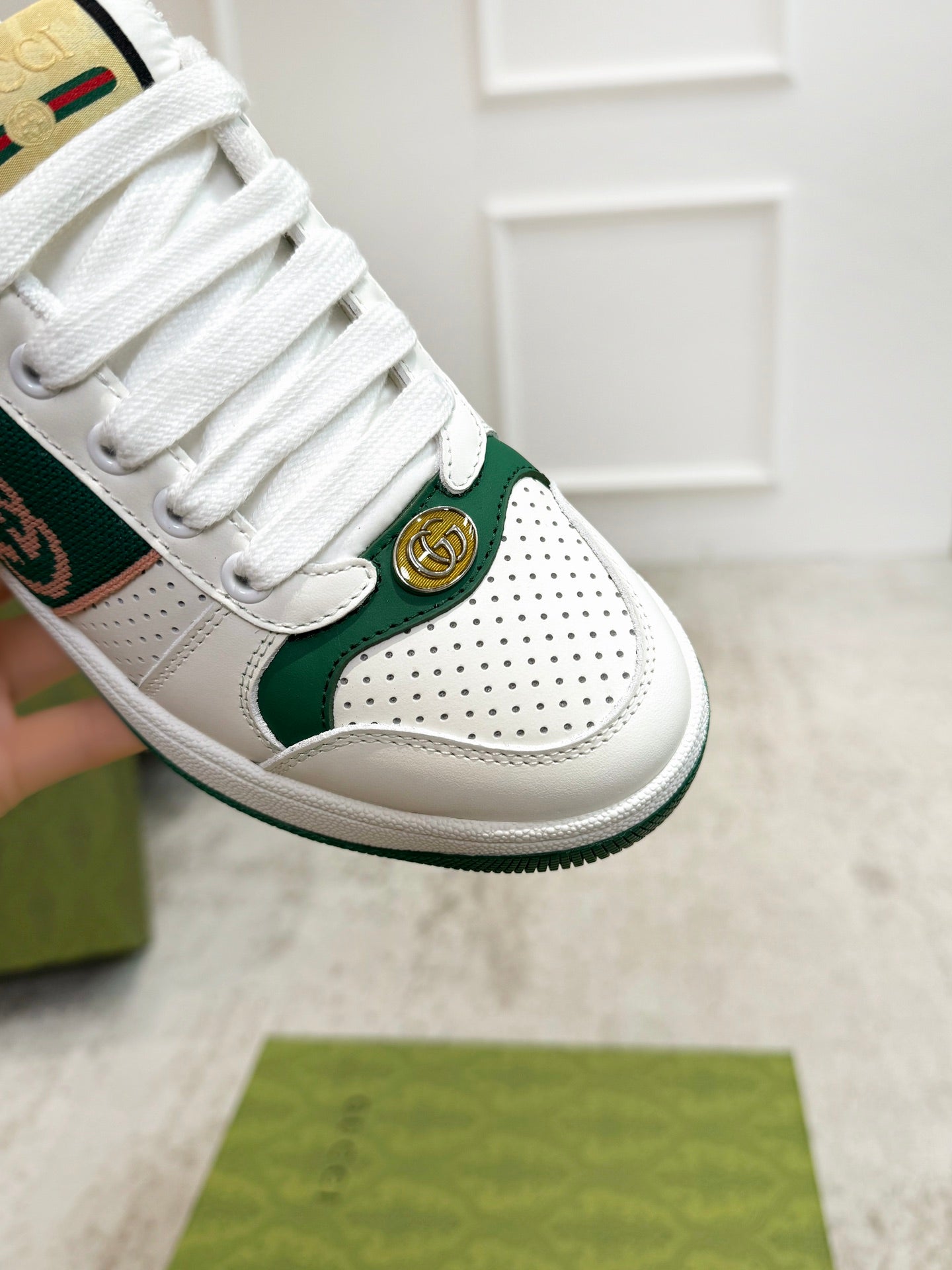 GG Men's Screener Sneaker White Green Sheepskin 574738