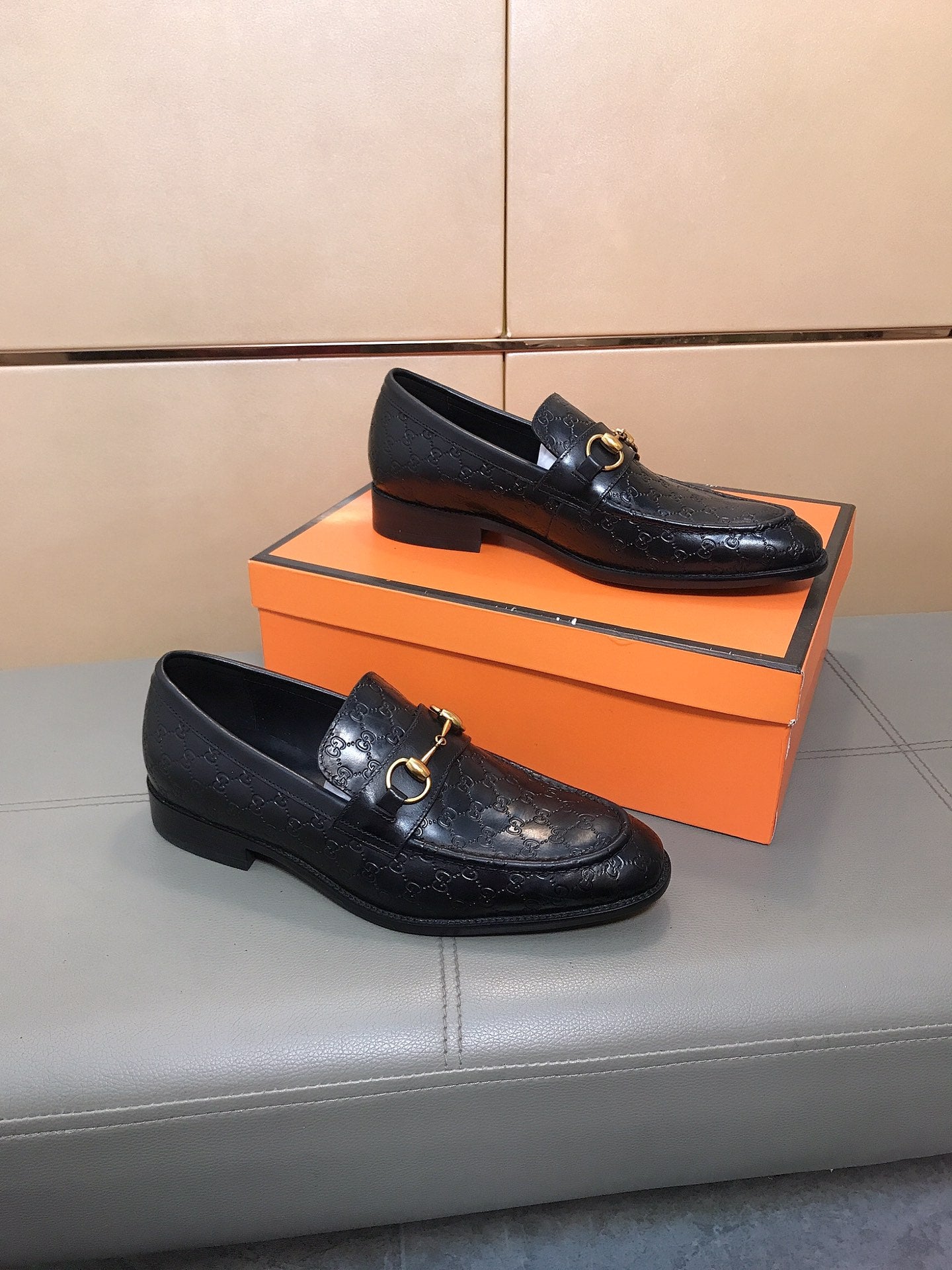 GG Men's Jordaan Loafer Black Embossed Cowhide 529783