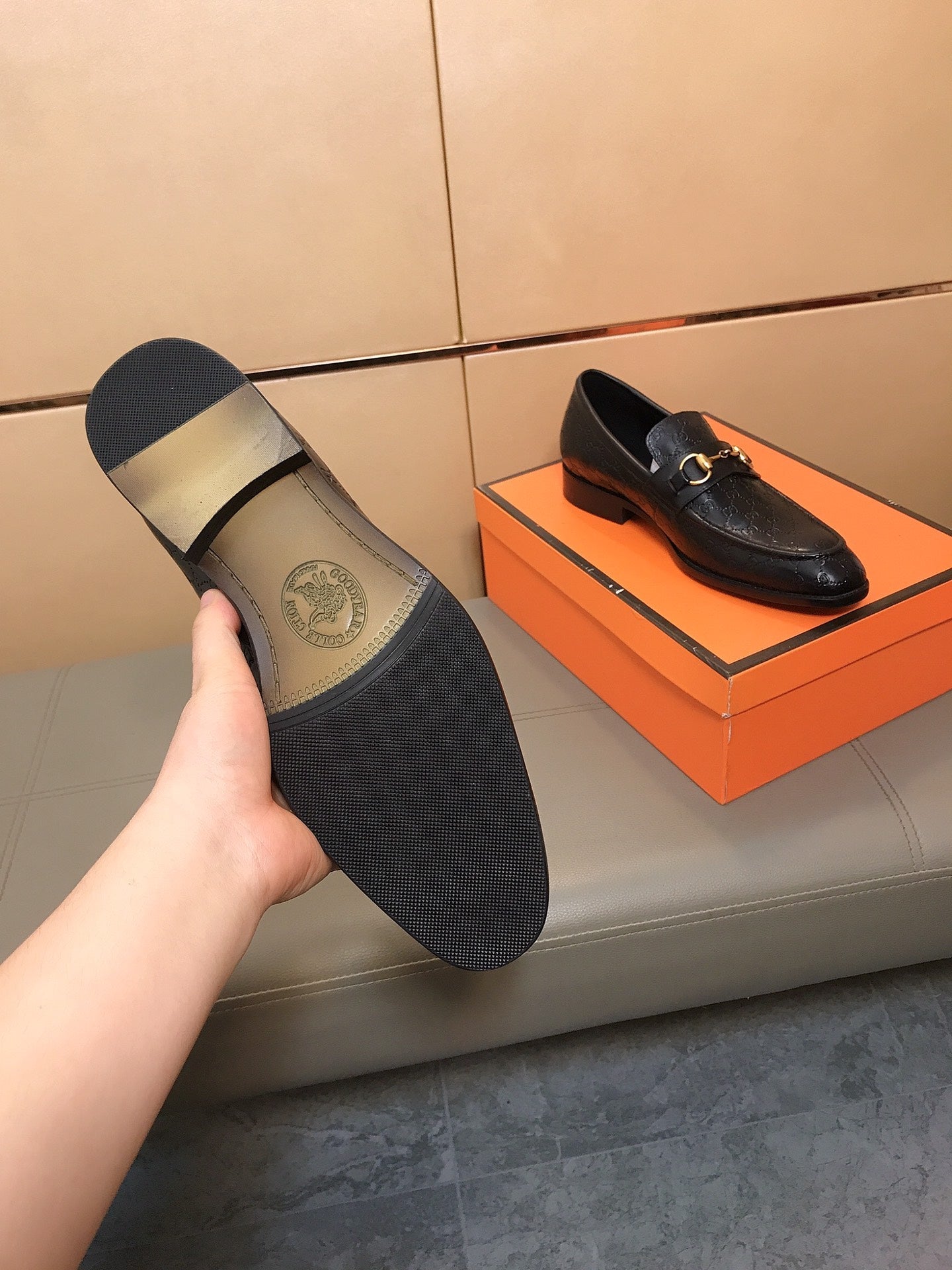 GG Men's Jordaan Loafer Black Embossed Cowhide 529783