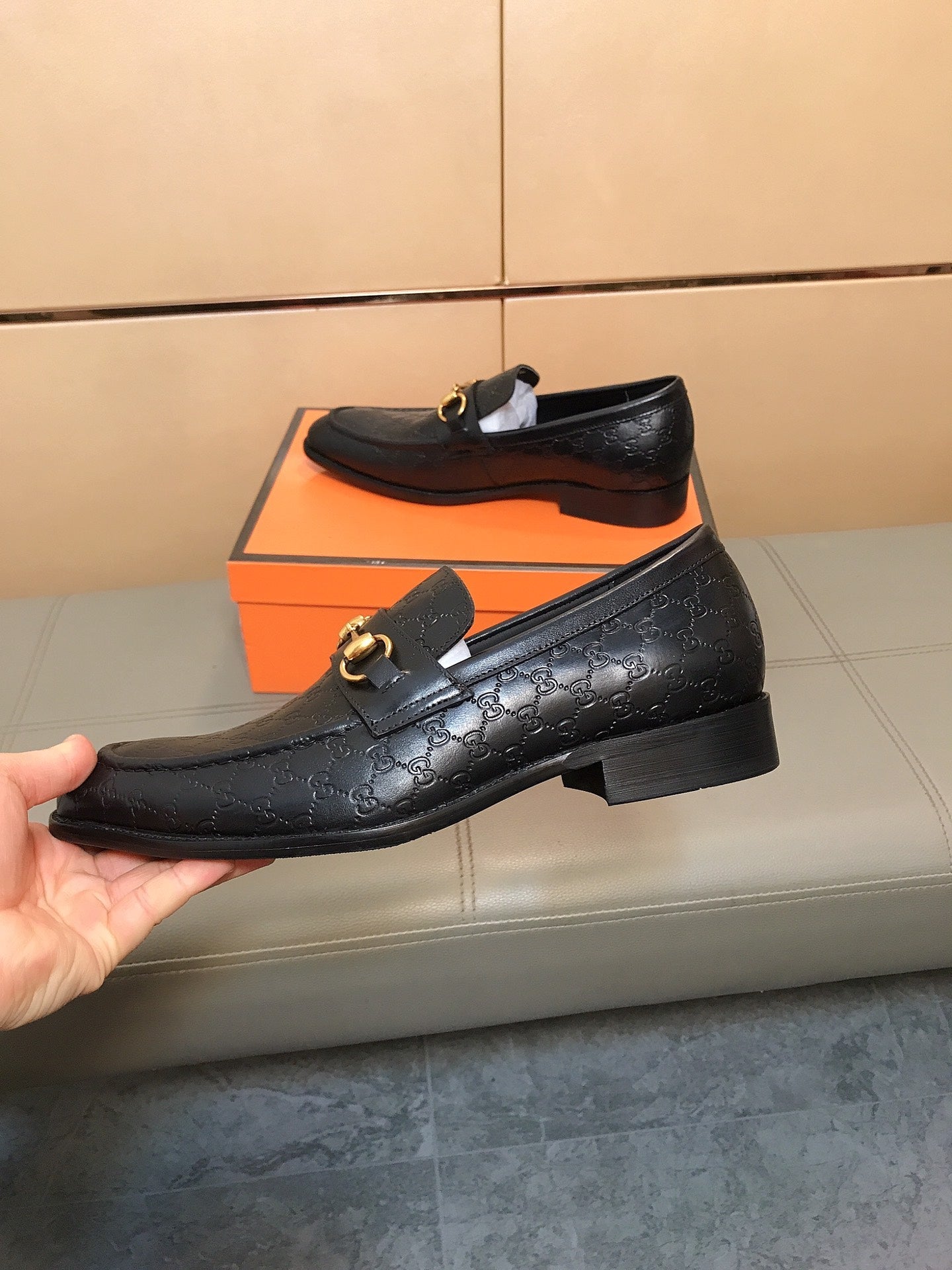 GG Men's Jordaan Loafer Black Embossed Cowhide 529783