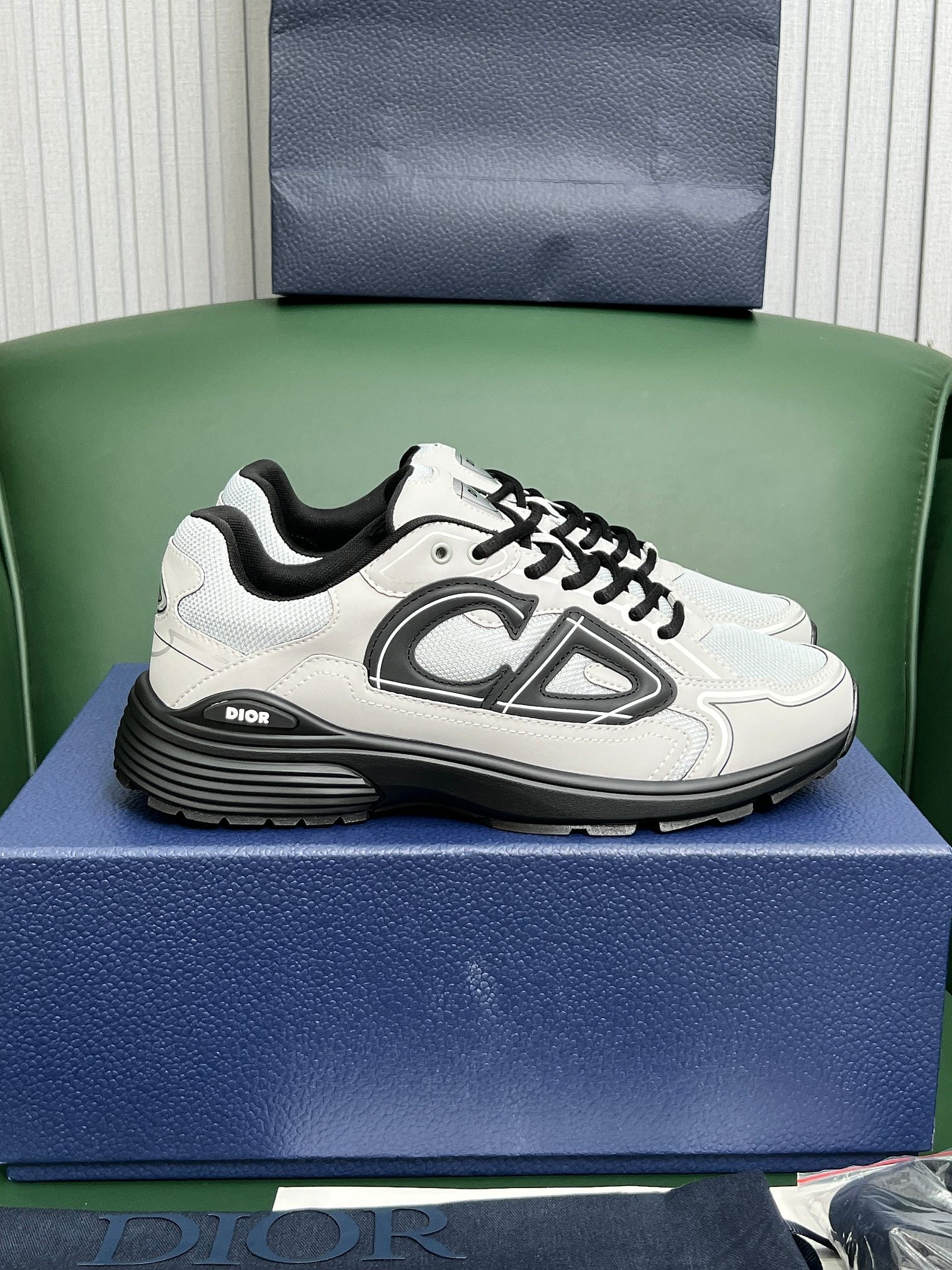 CD B30 Sneaker Black Grey Mesh Cowhide 646350