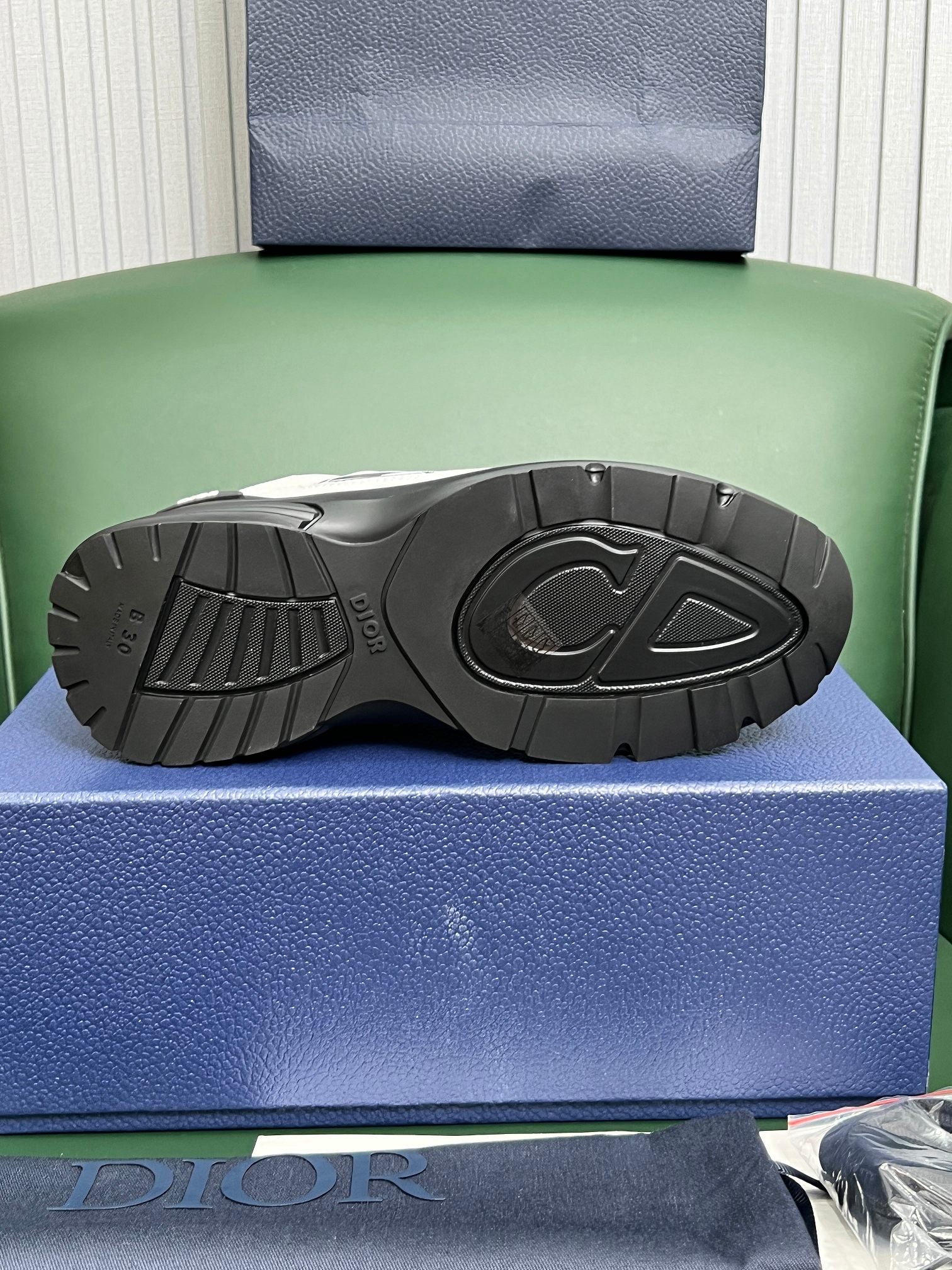 CD B30 Sneaker Black Grey Mesh Cowhide 646350