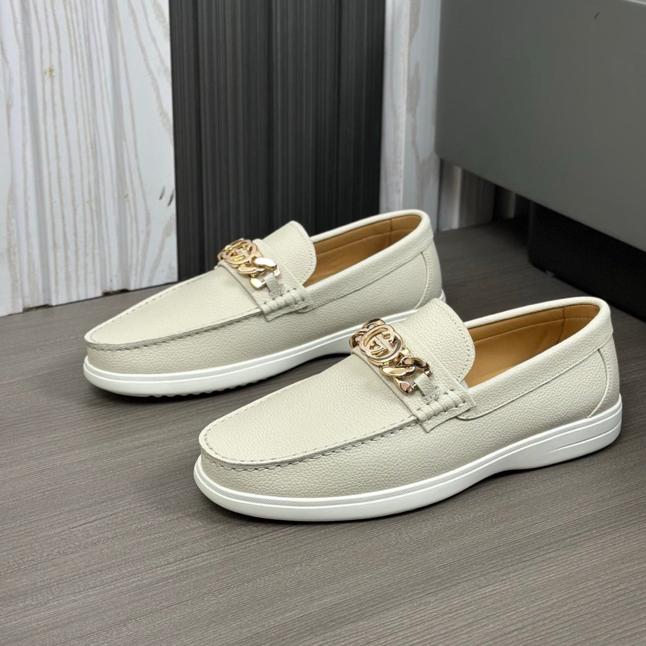 GG Men's Interlocking G Loafer White Cowhide 573500