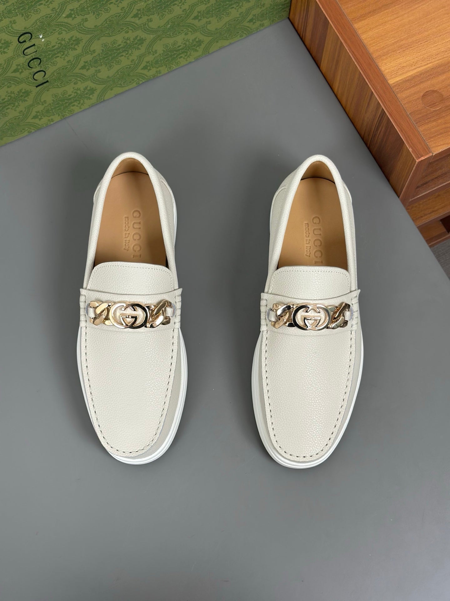 GG Men's Interlocking G Loafer White Cowhide 573500