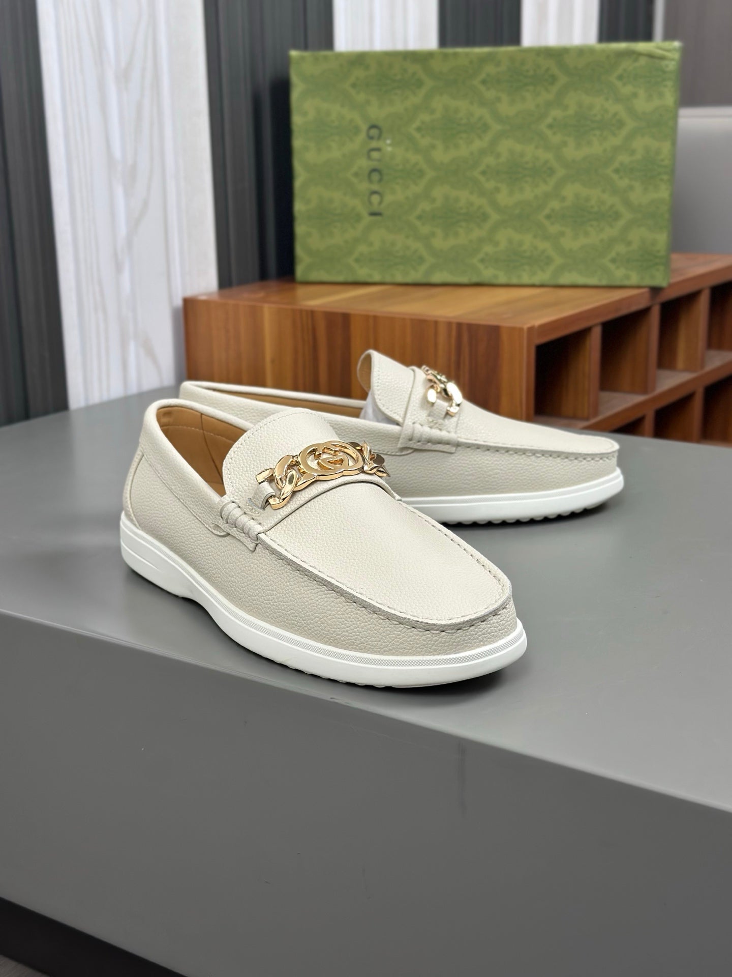 GG Men's Interlocking G Loafer White Cowhide 573500