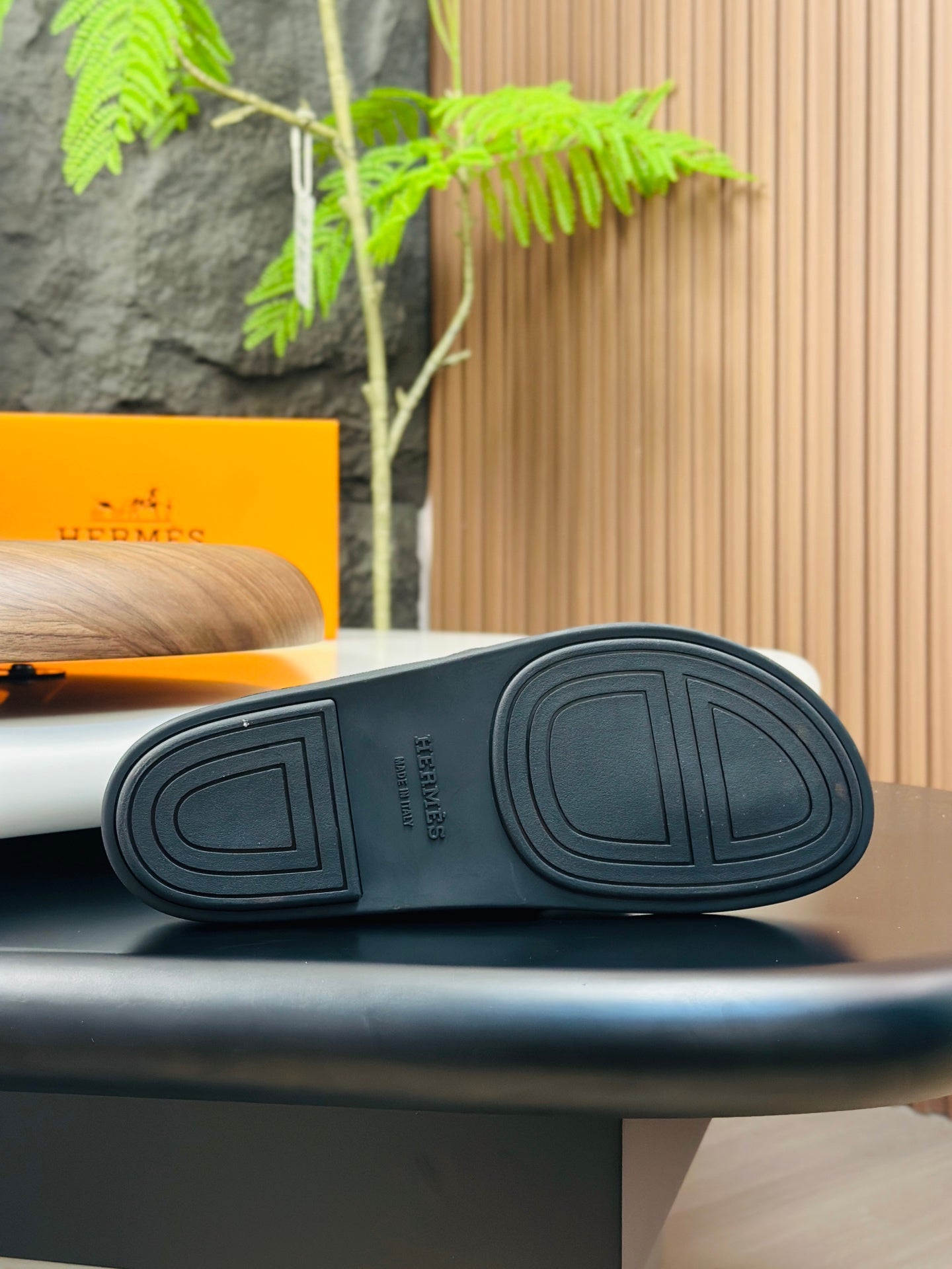 HM Men's Thong Sandals Black Cowhide 684842