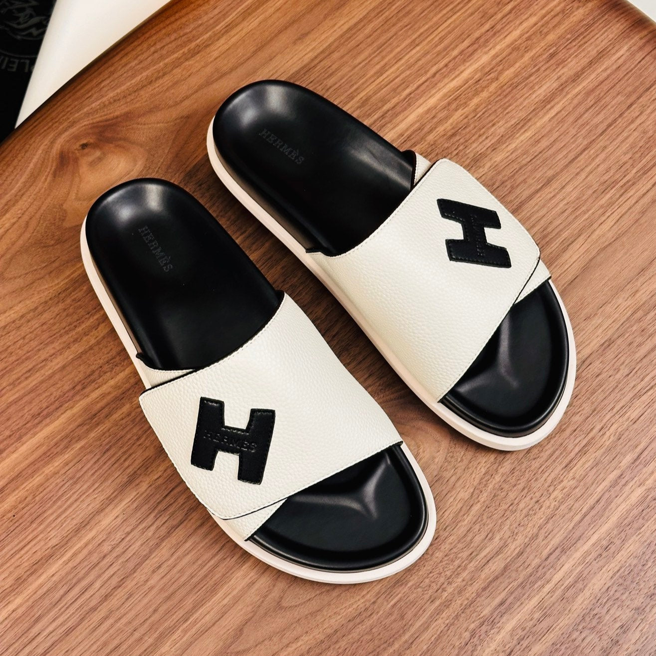 HM Men's Slide White Black Cowhide 684845