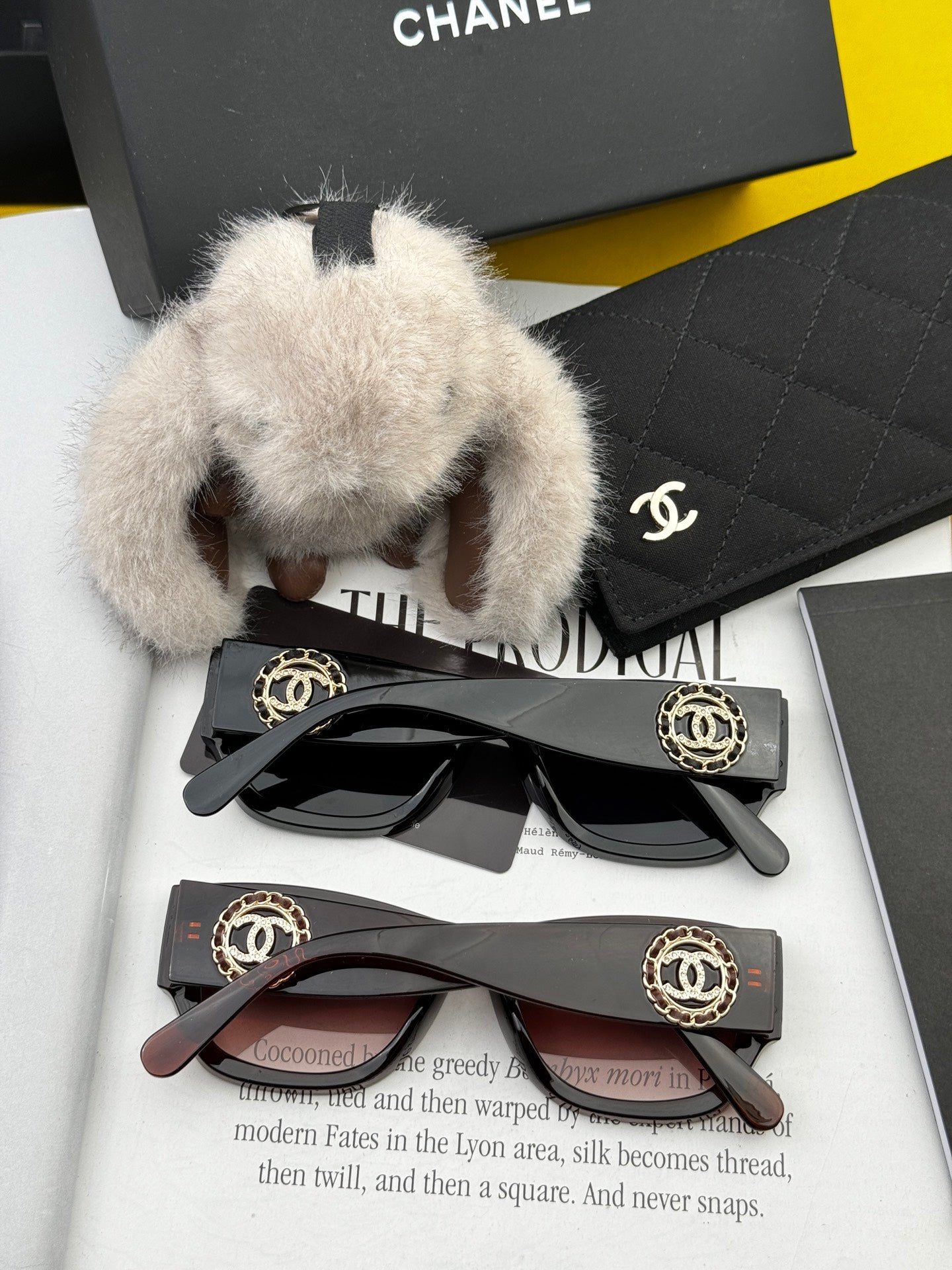 Chanel Sunglasses 558378