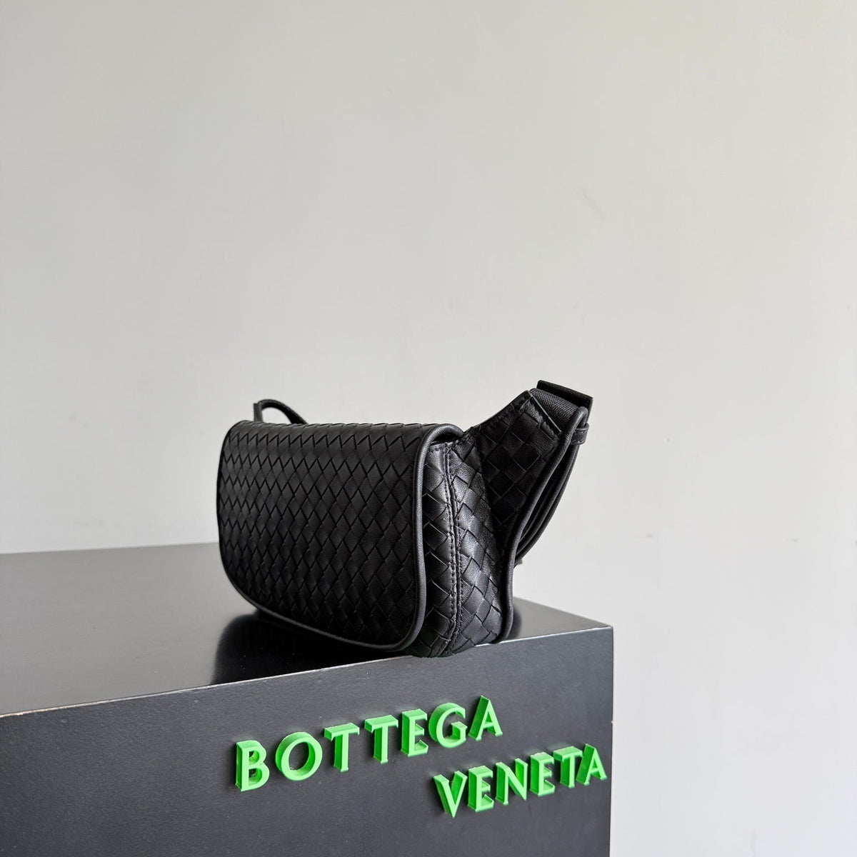 Bottega Veneta 2026 Veneto Sling Bag 33cm Black Lambskin