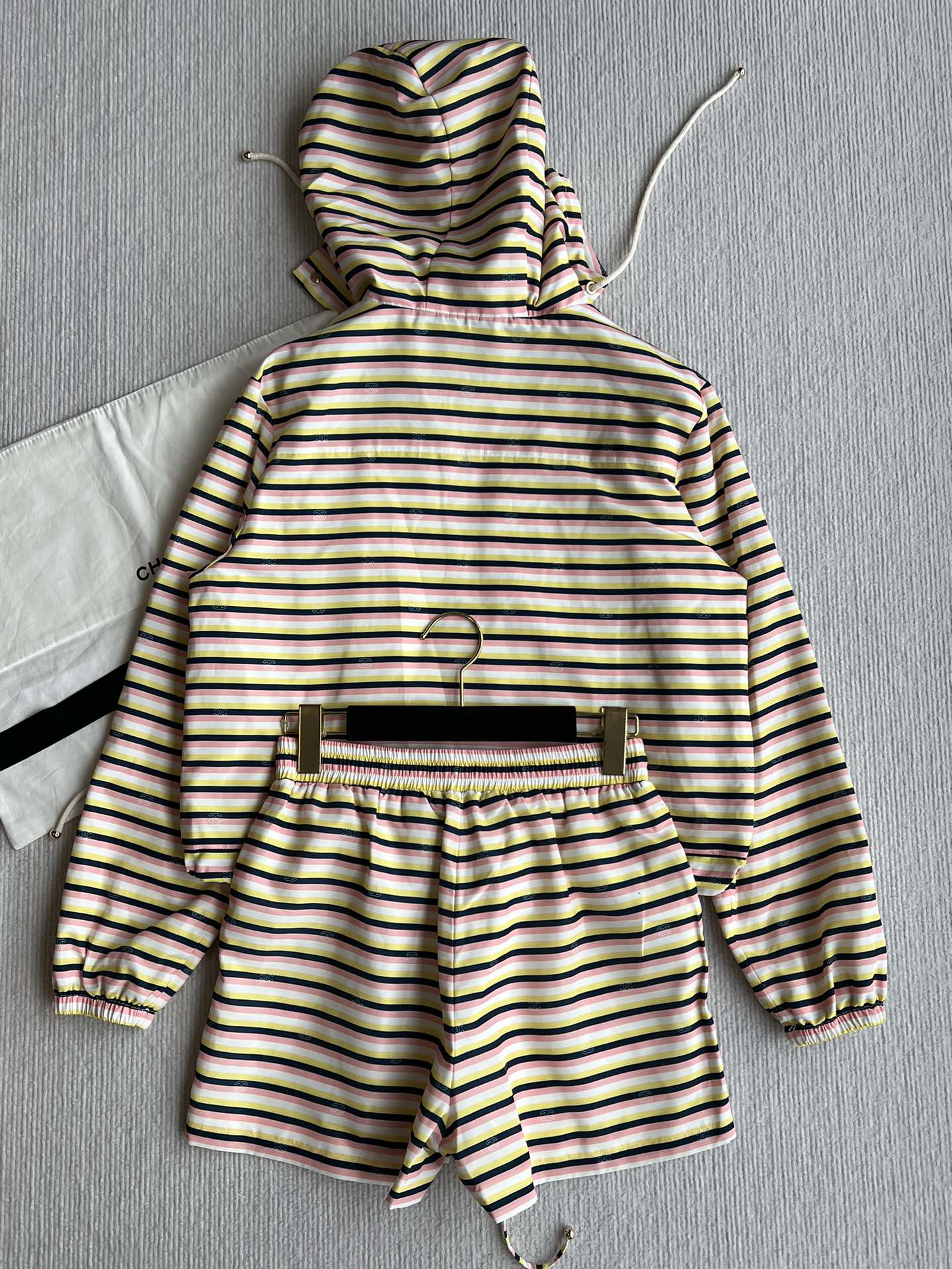 CC 25 Striped Suit Multicolor Polyester Fiber