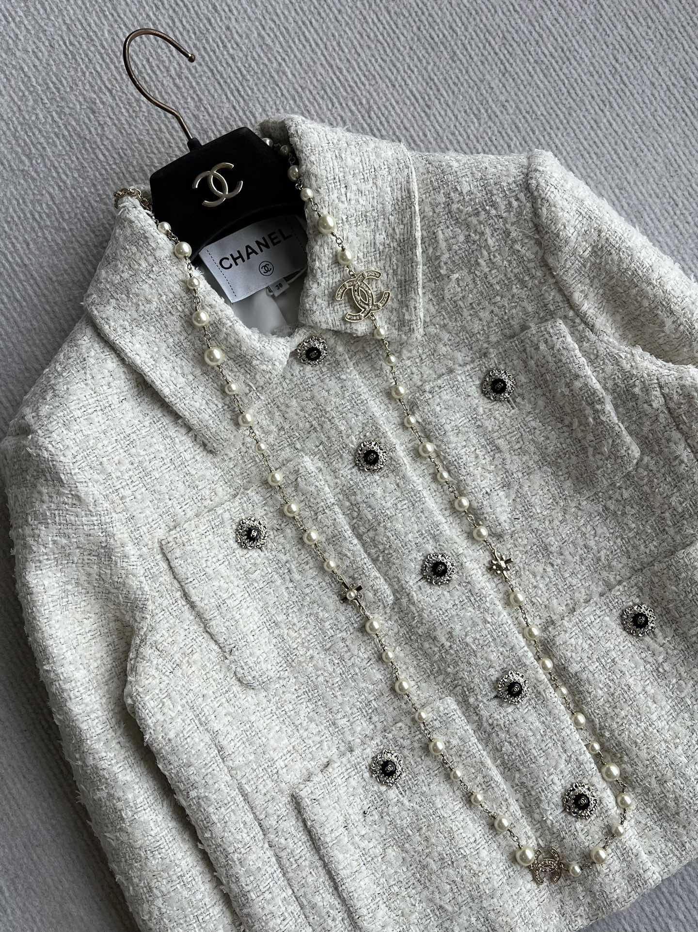 Chanel 2025 White Woven Tweed Fabric Jacket 318544