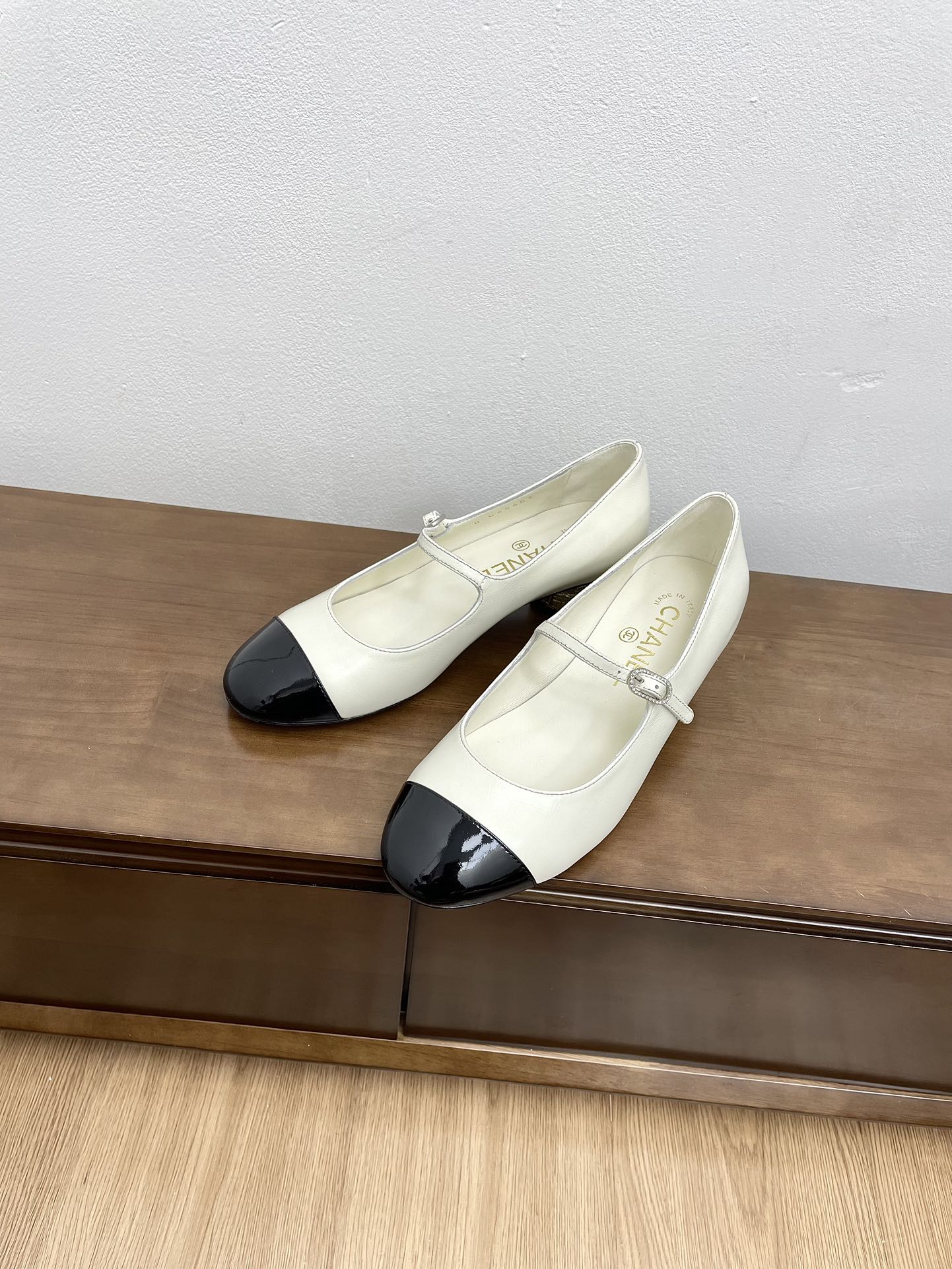 CC Mary Jane White Cowhide