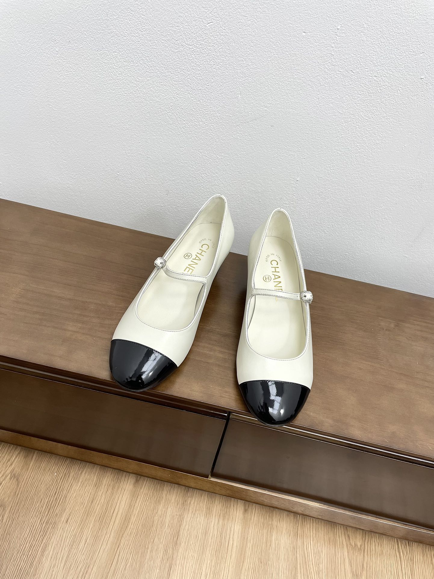 CC Mary Jane White Cowhide