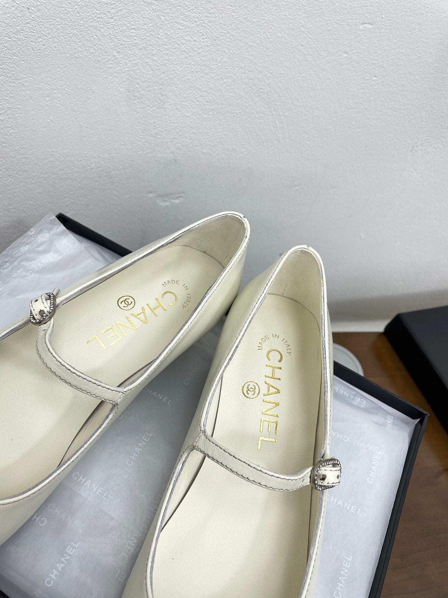 CC Mary Jane White Cowhide