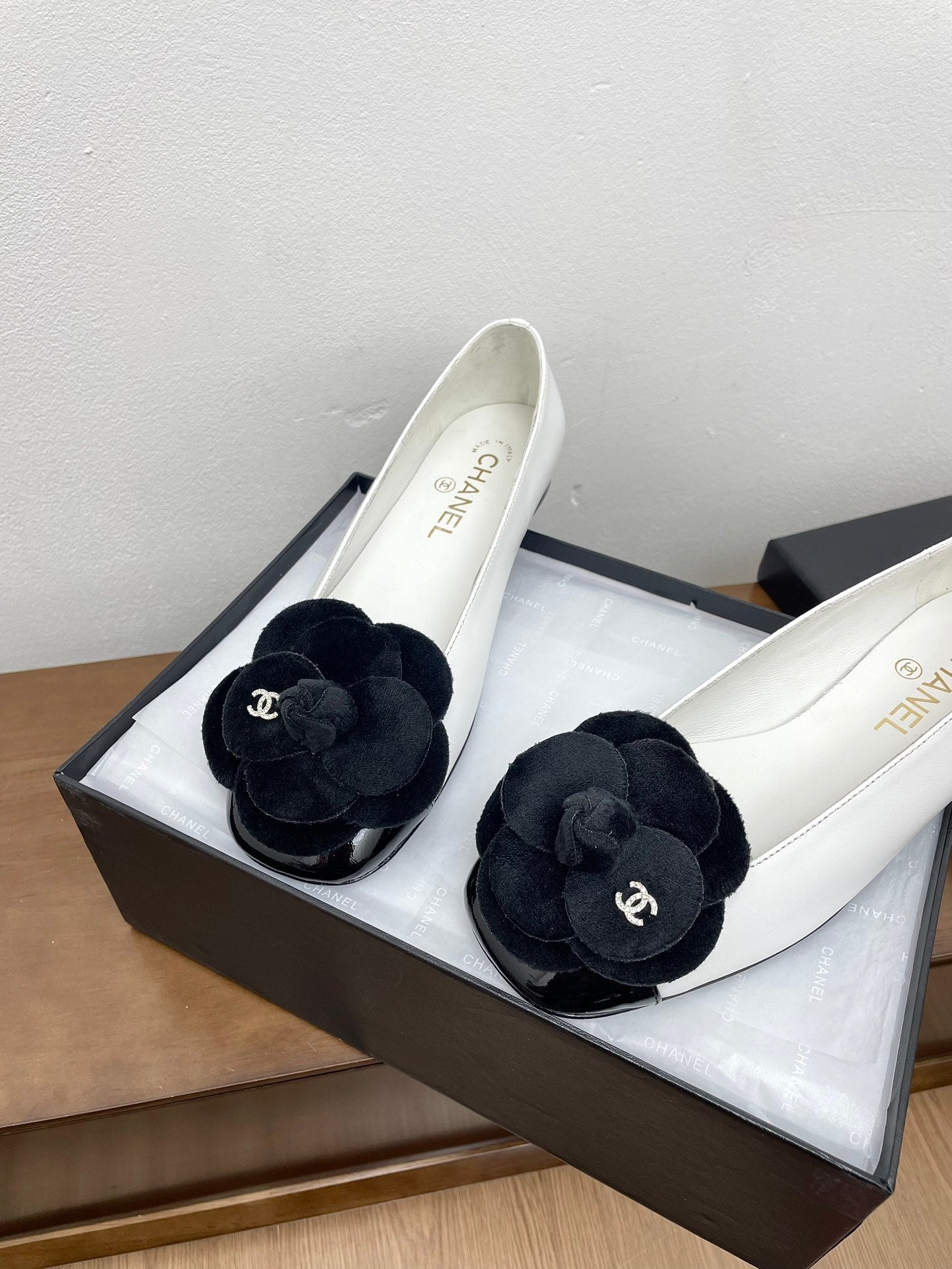 CC Ballet Flats White With Camellia Black Lambskin