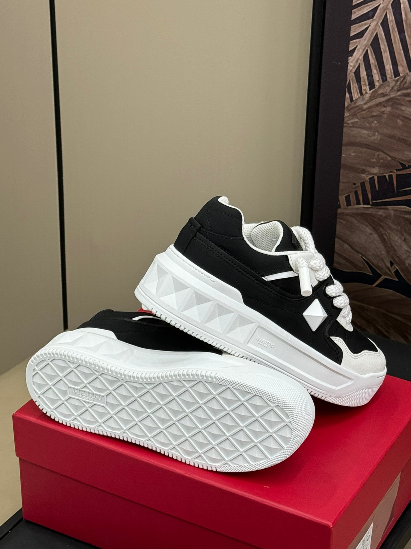 VT 2025 Sneakers Black White Cowhide 548580