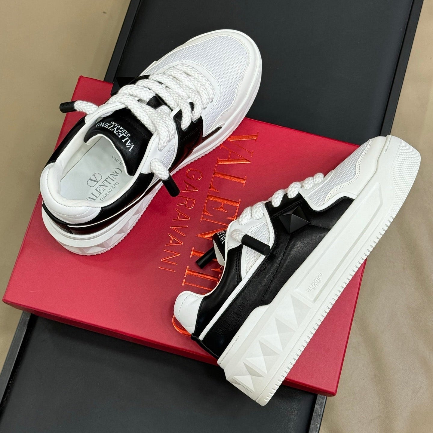 VT 2025 Sneakers White Black Frabic Cowhide 548576