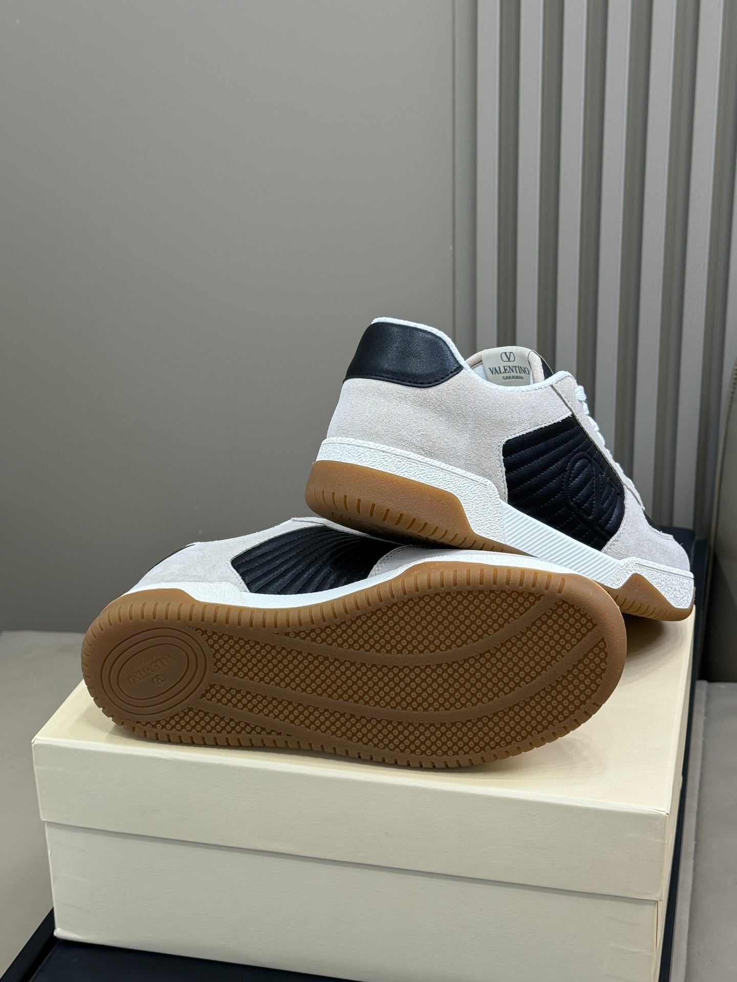 VT 2025 Sneaker Black White Suede Calfskin 548584