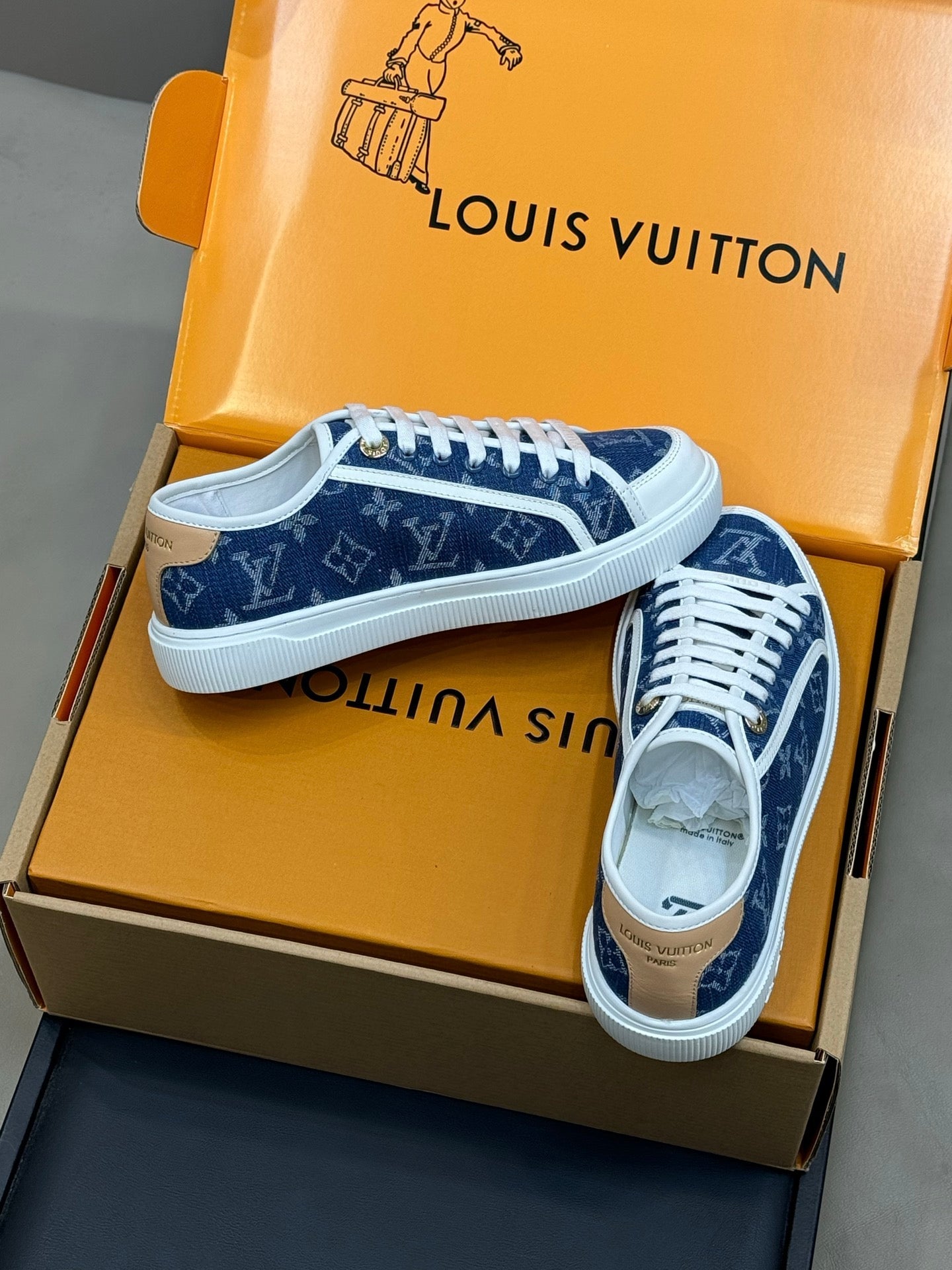 LV 26ss Sneaker Dark Blue Monogram Leather 621638