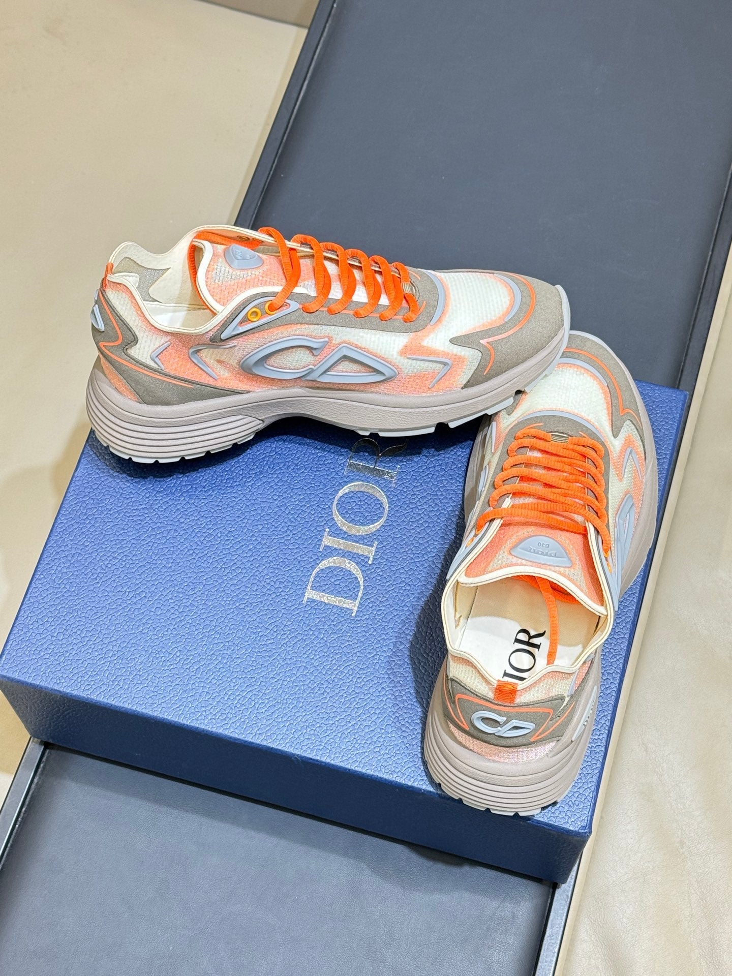 CD 26 B30 Sneaker Orange Silver Gray Mesh TPU 621819