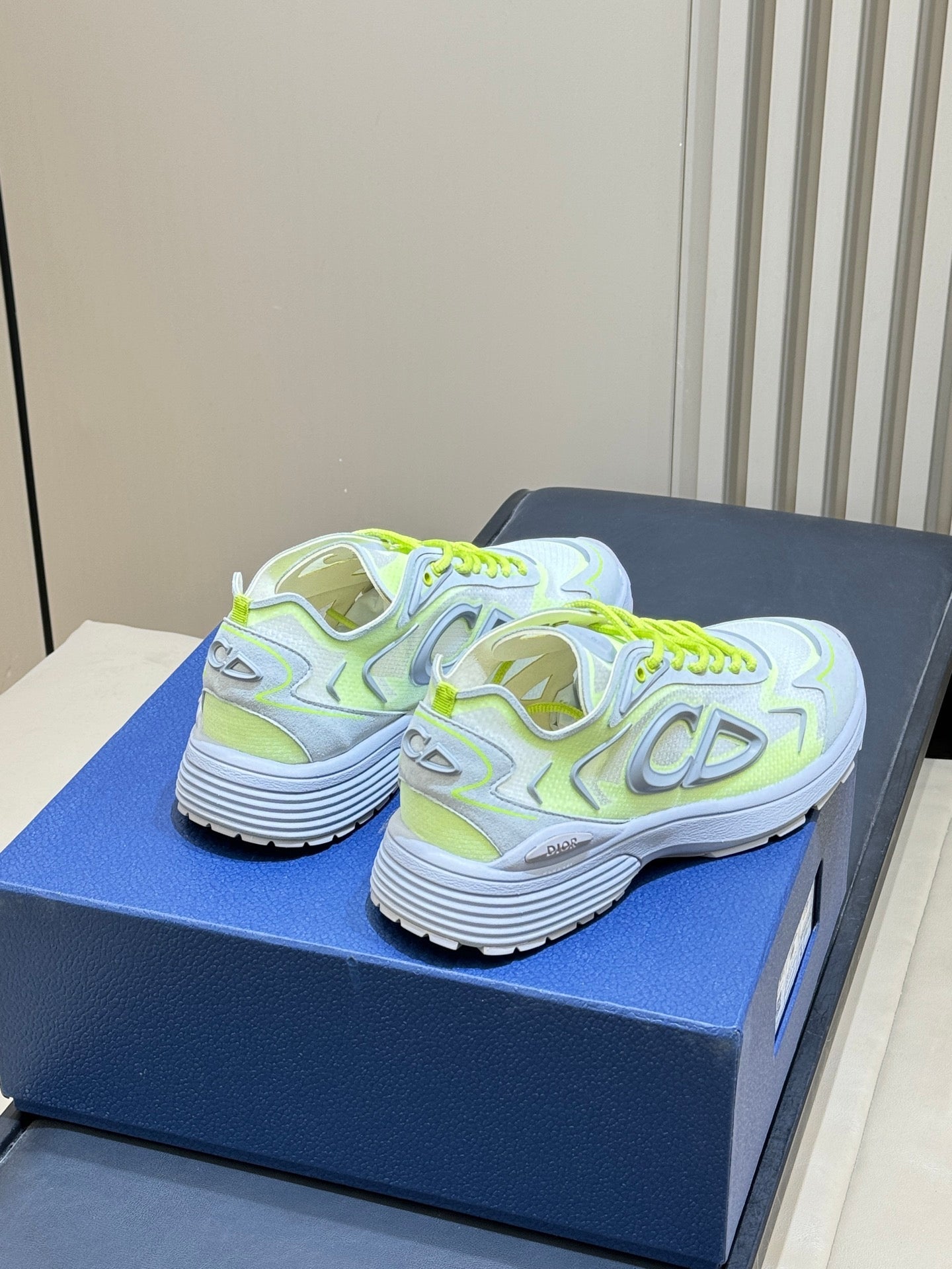 CD 26 B30 Sneaker Neon Green Silver Gray Mesh TPU 621820