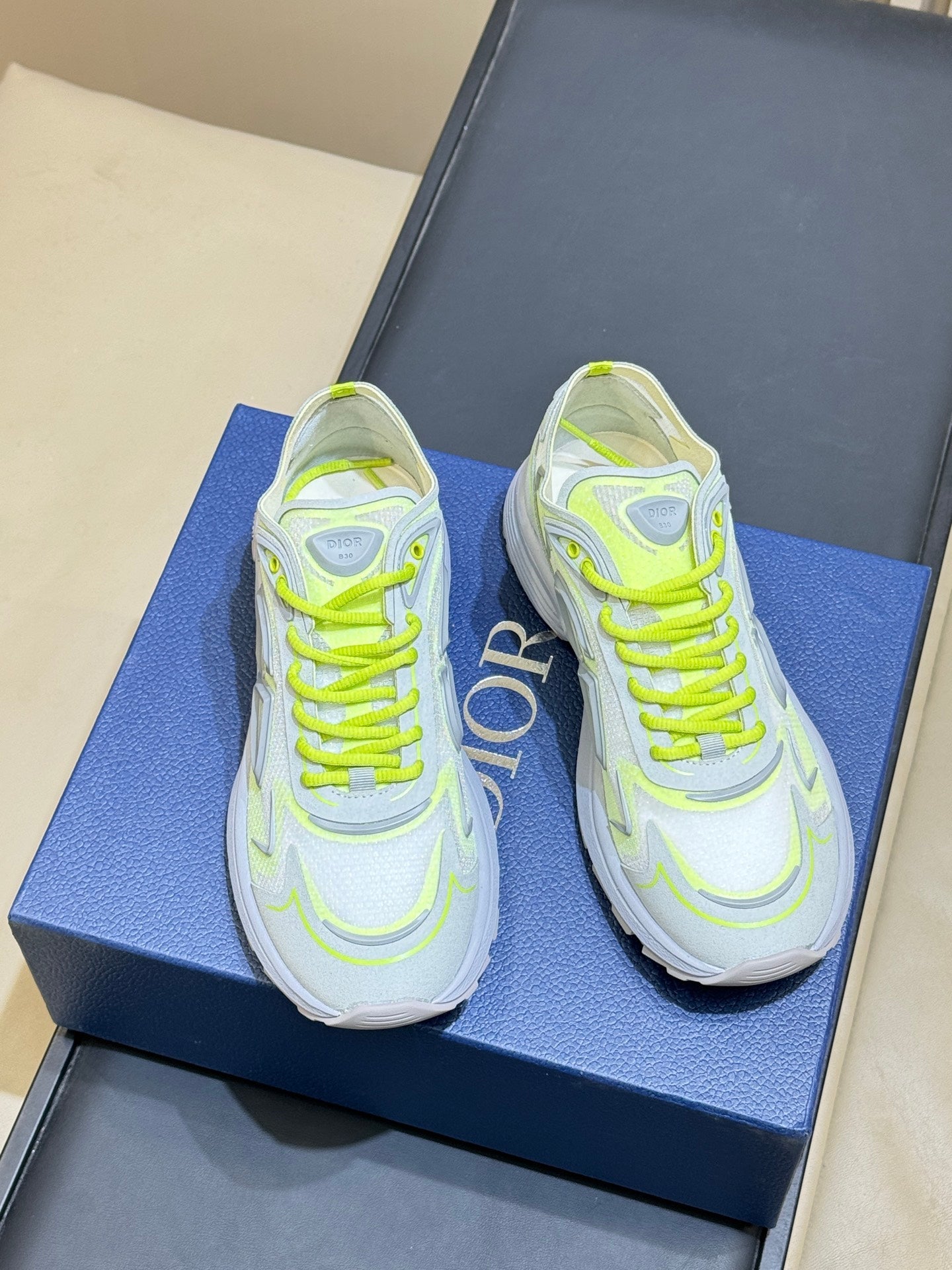 CD 26 B30 Sneaker Neon Green Silver Gray Mesh TPU 621820