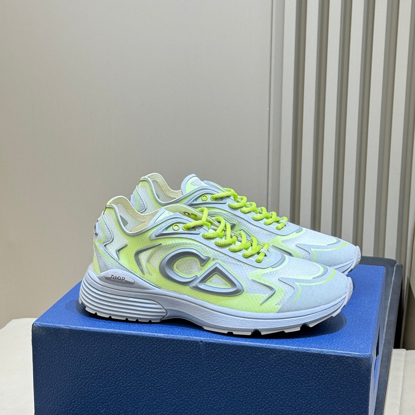 CD 26 B30 Sneaker Neon Green Silver Gray Mesh TPU 621820