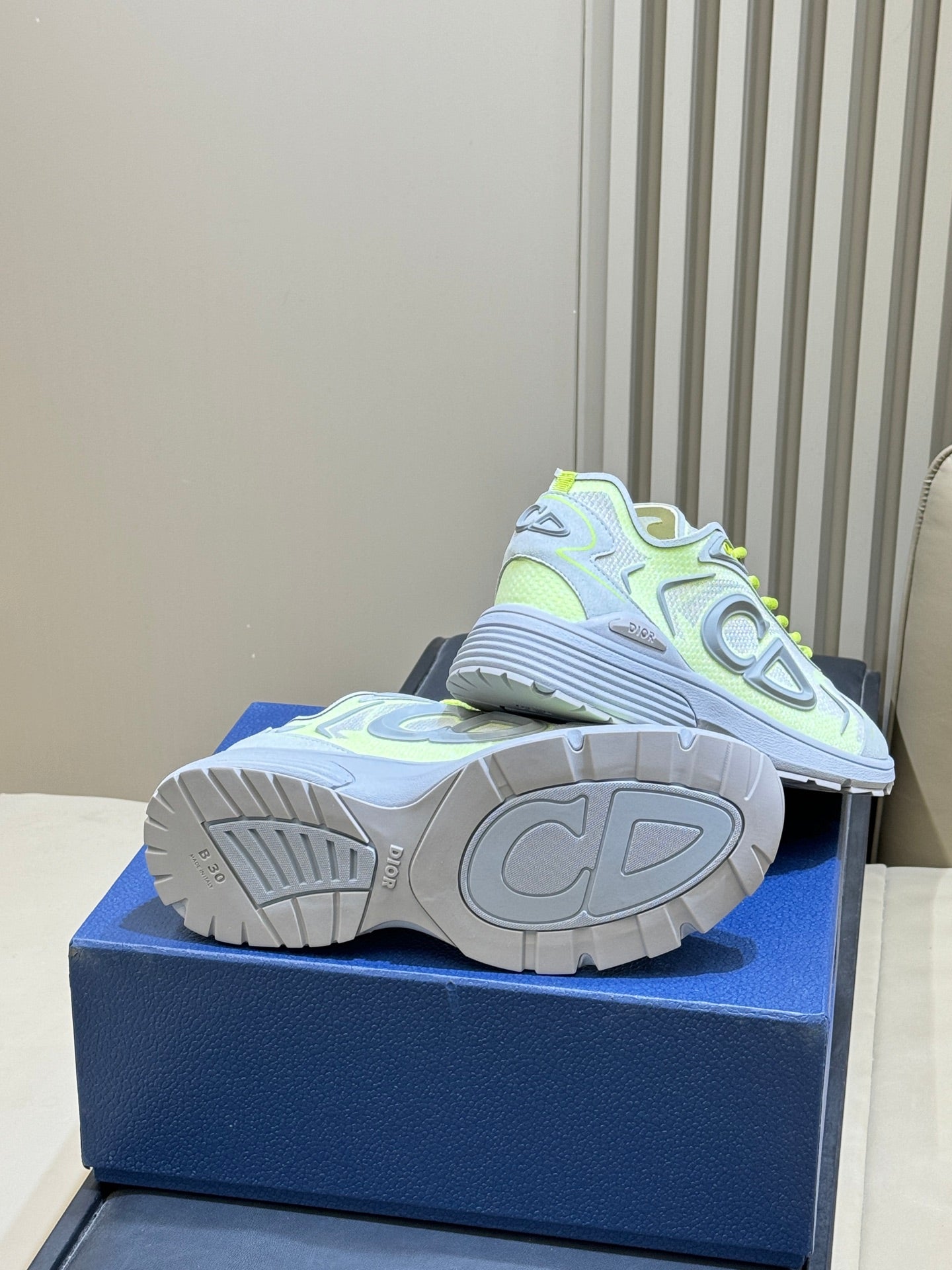 CD 26 B30 Sneaker Neon Green Silver Gray Mesh TPU 621820