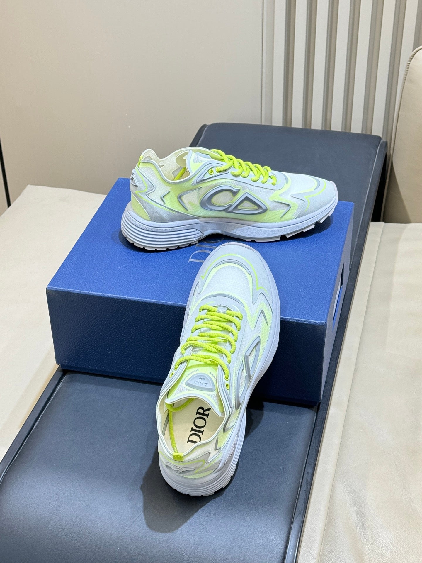 CD 26 B30 Sneaker Neon Green Silver Gray Mesh TPU 621820