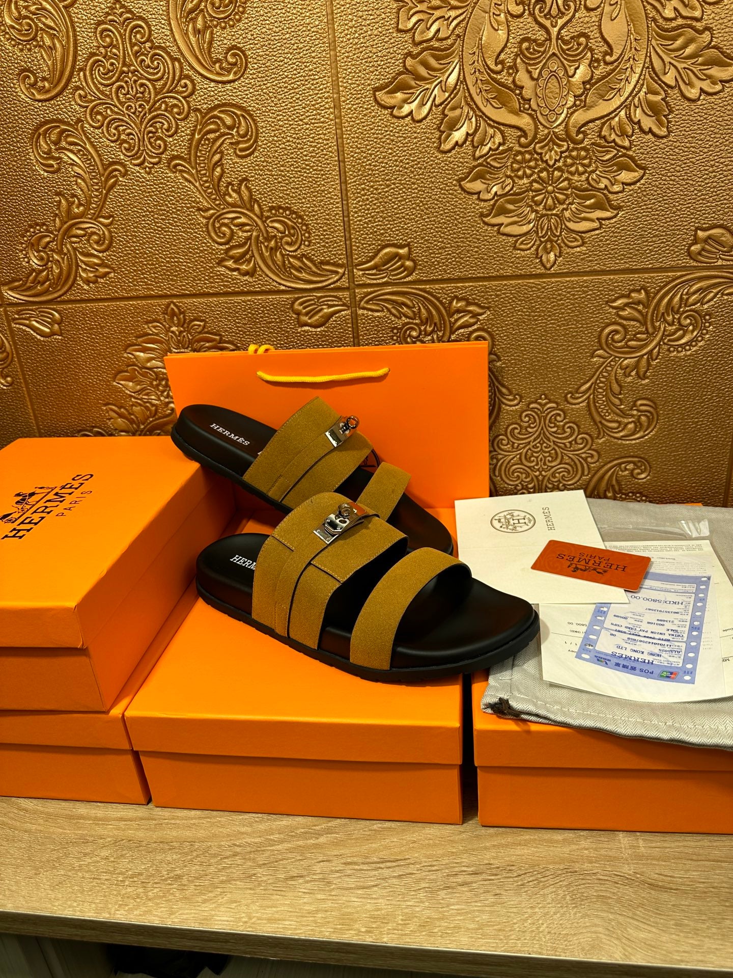 HM JACKSON SANDAL AMBER SUEDE