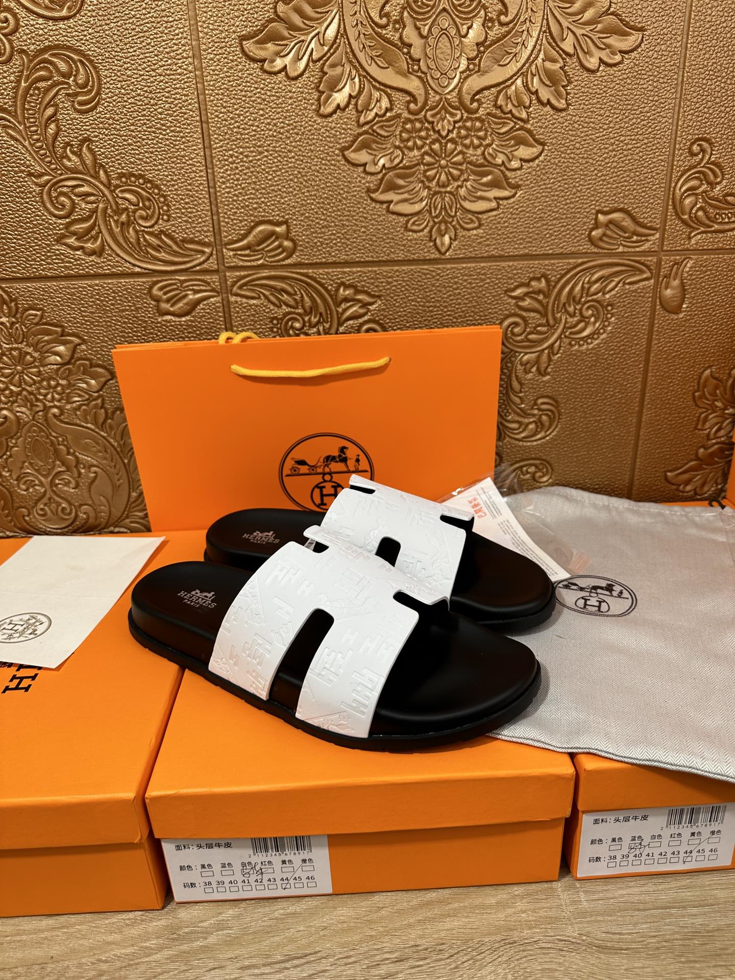 HM IZMIR SLIPPER BLACK AND WHITE CALFSKIN