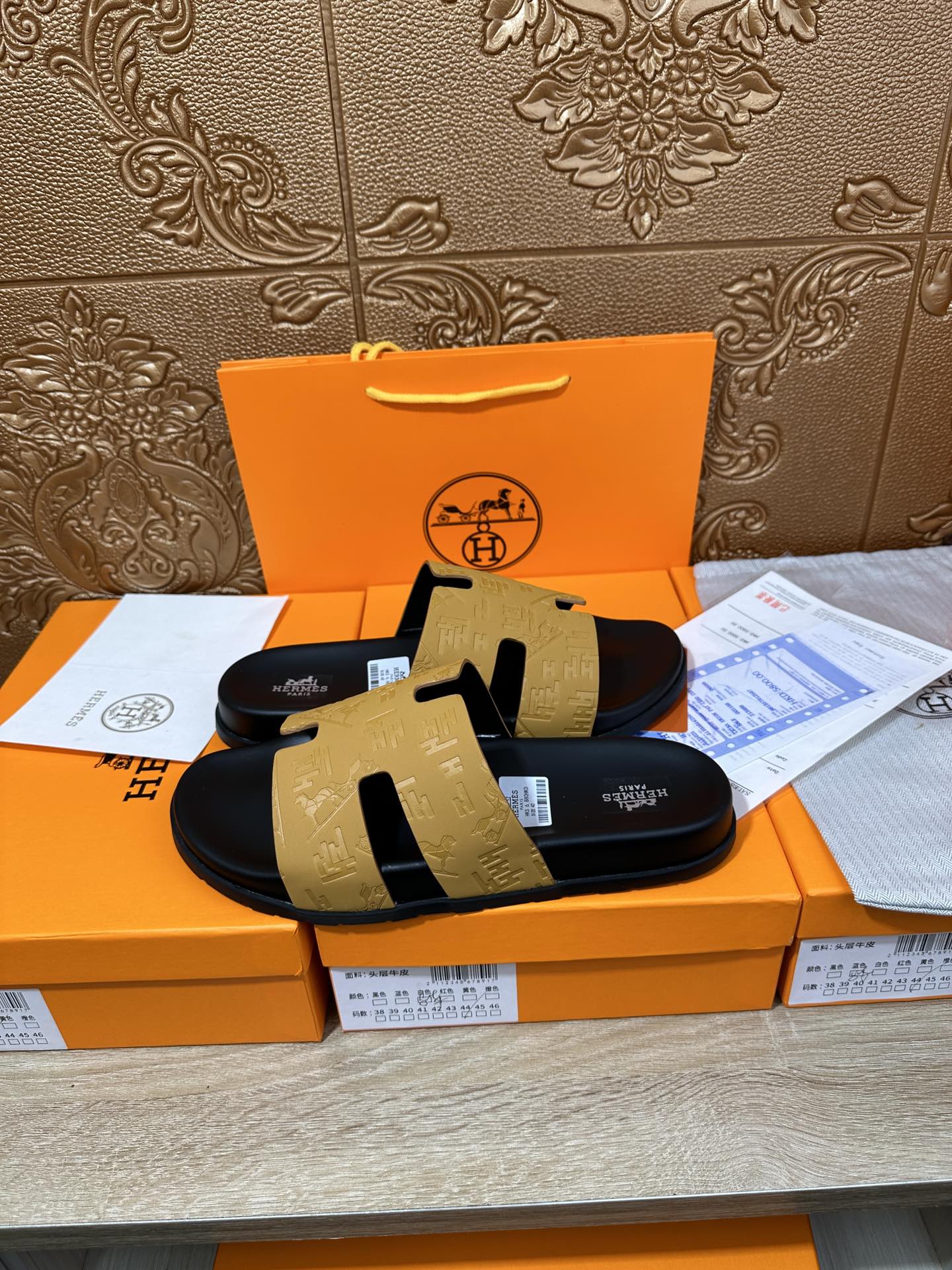 HM IZMIR SLIPPER SAFFRON AND BLACK CALFSKIN