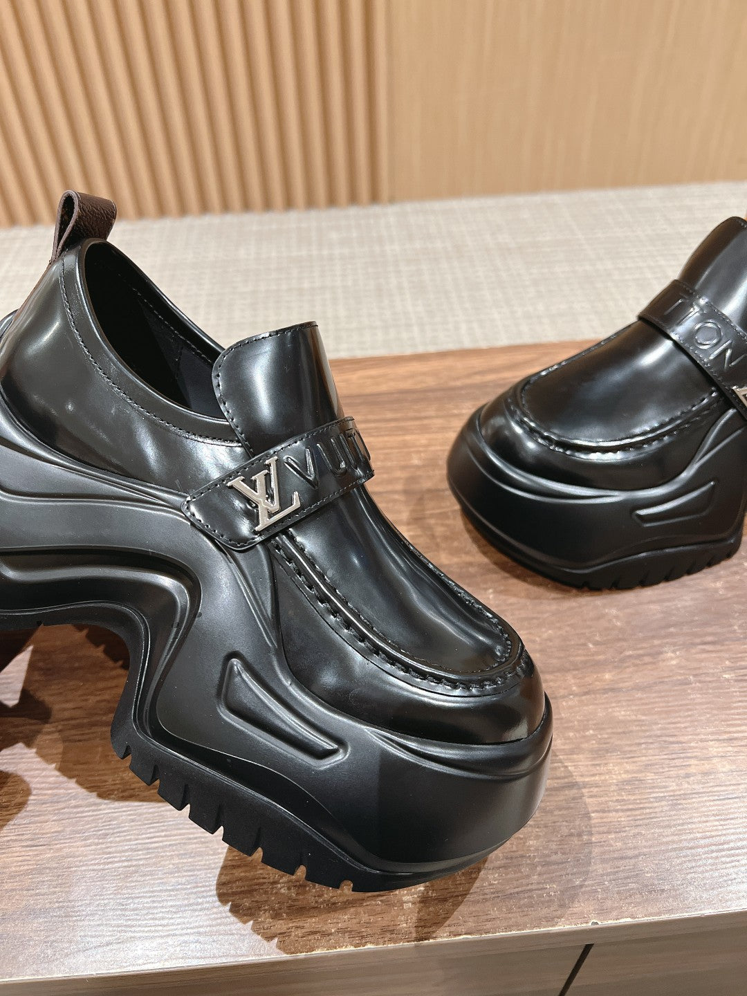 LV Archlight 2.0 Platform Loafer 60mm Glossy Black Calfskin