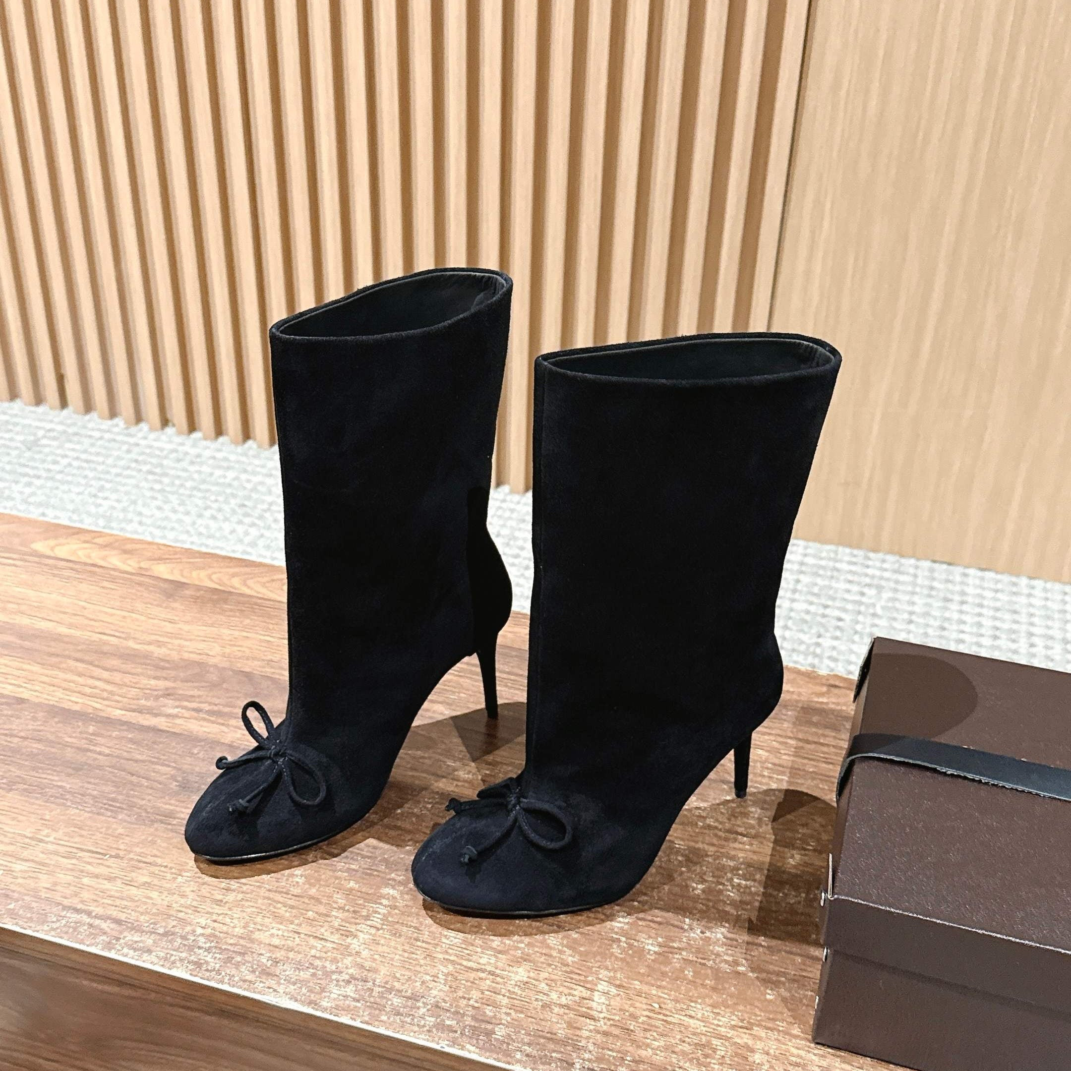 ALAIA high-heeled short boots black suede 386011