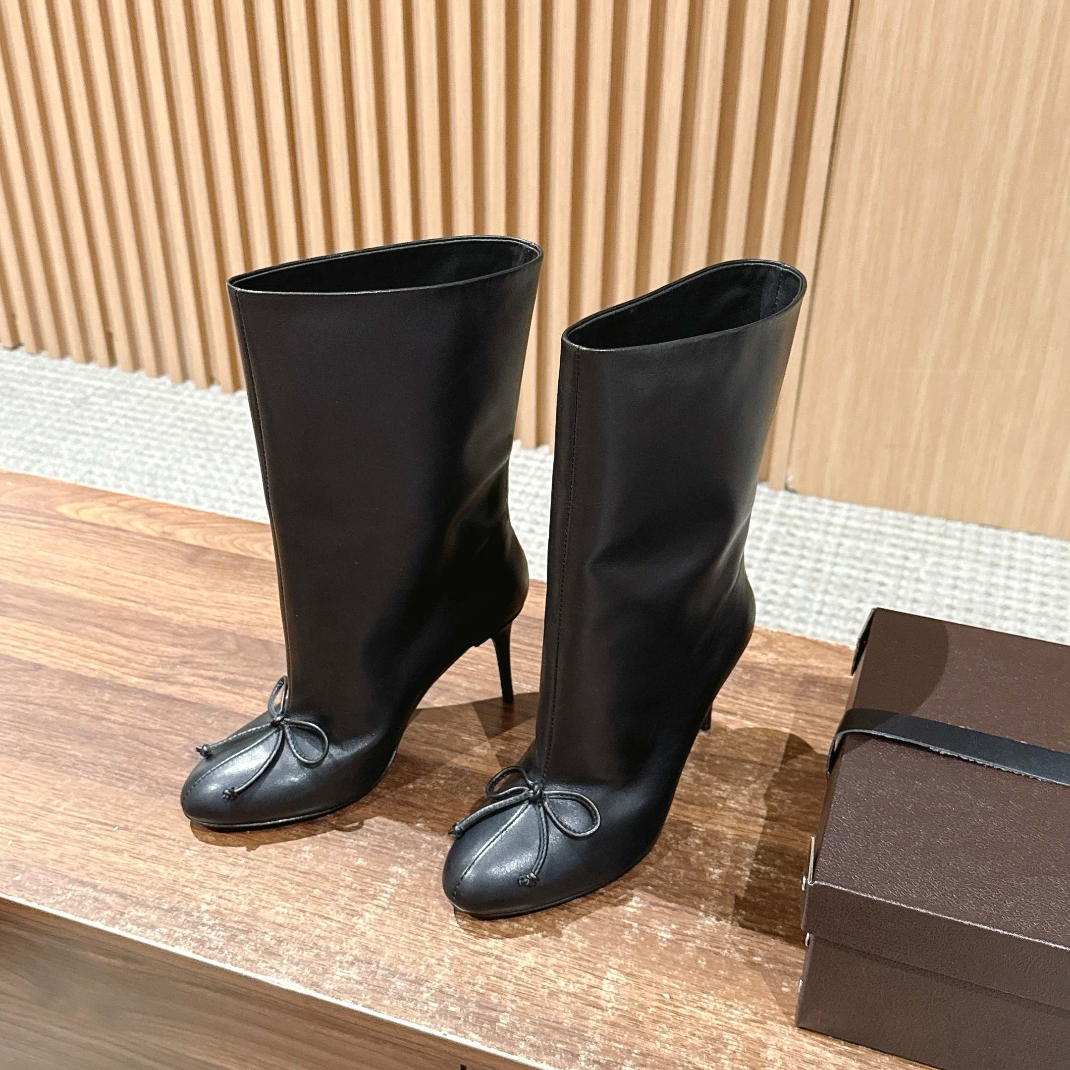 ALAIA high-heeled short boots black calfskin 386012