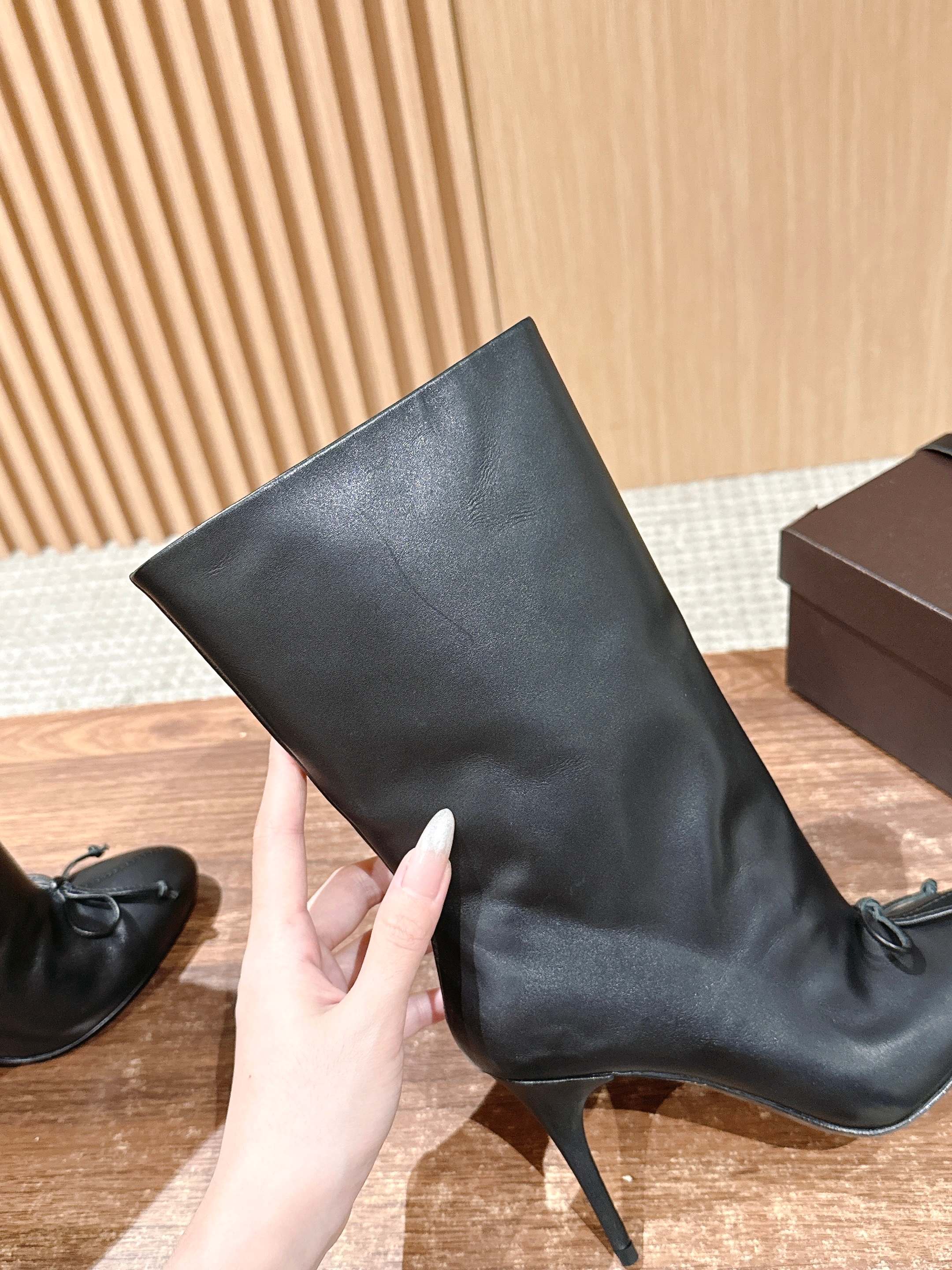 ALAIA high-heeled short boots black calfskin 386012