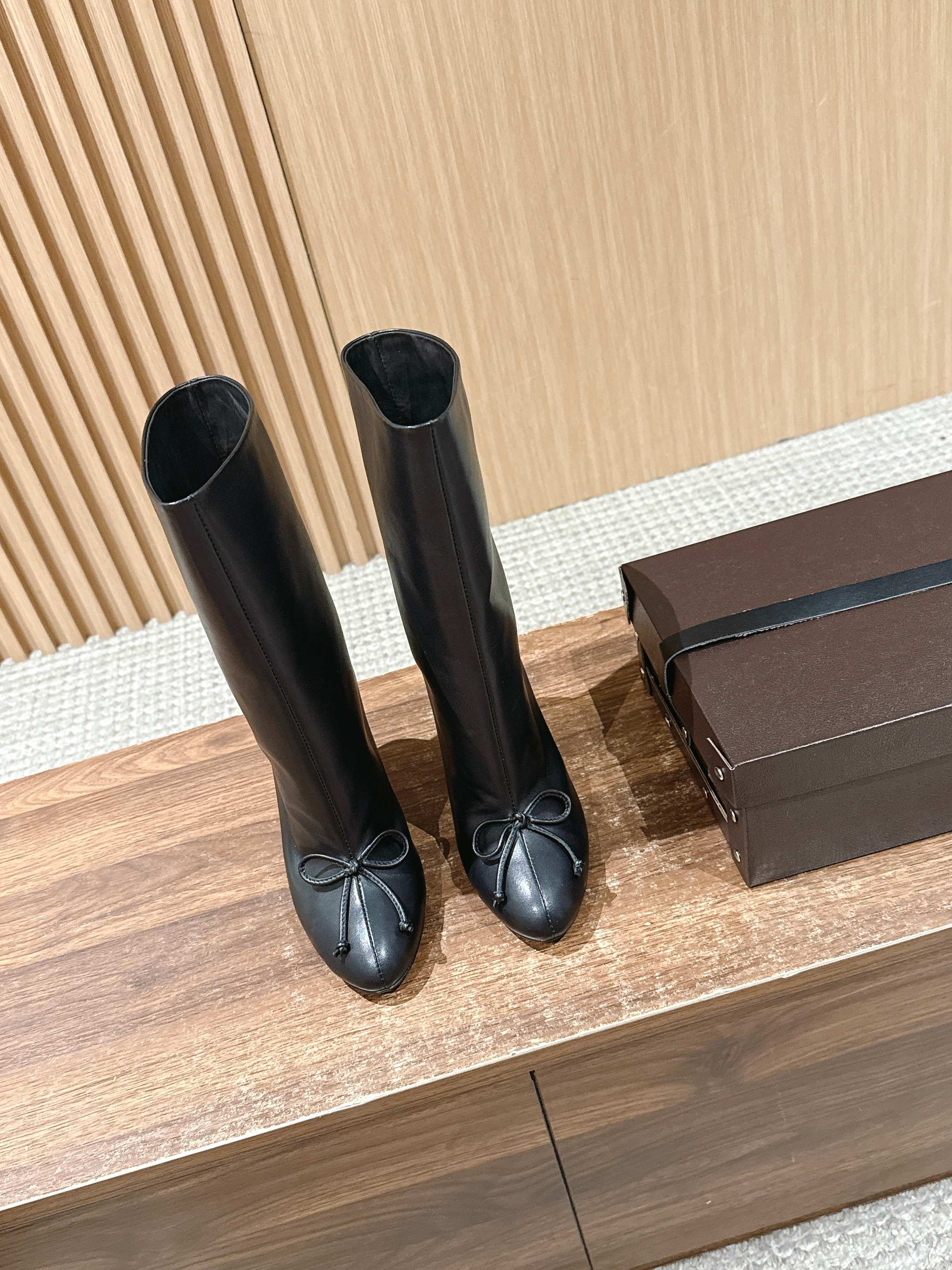 ALAIA high-heeled short boots black calfskin 386012