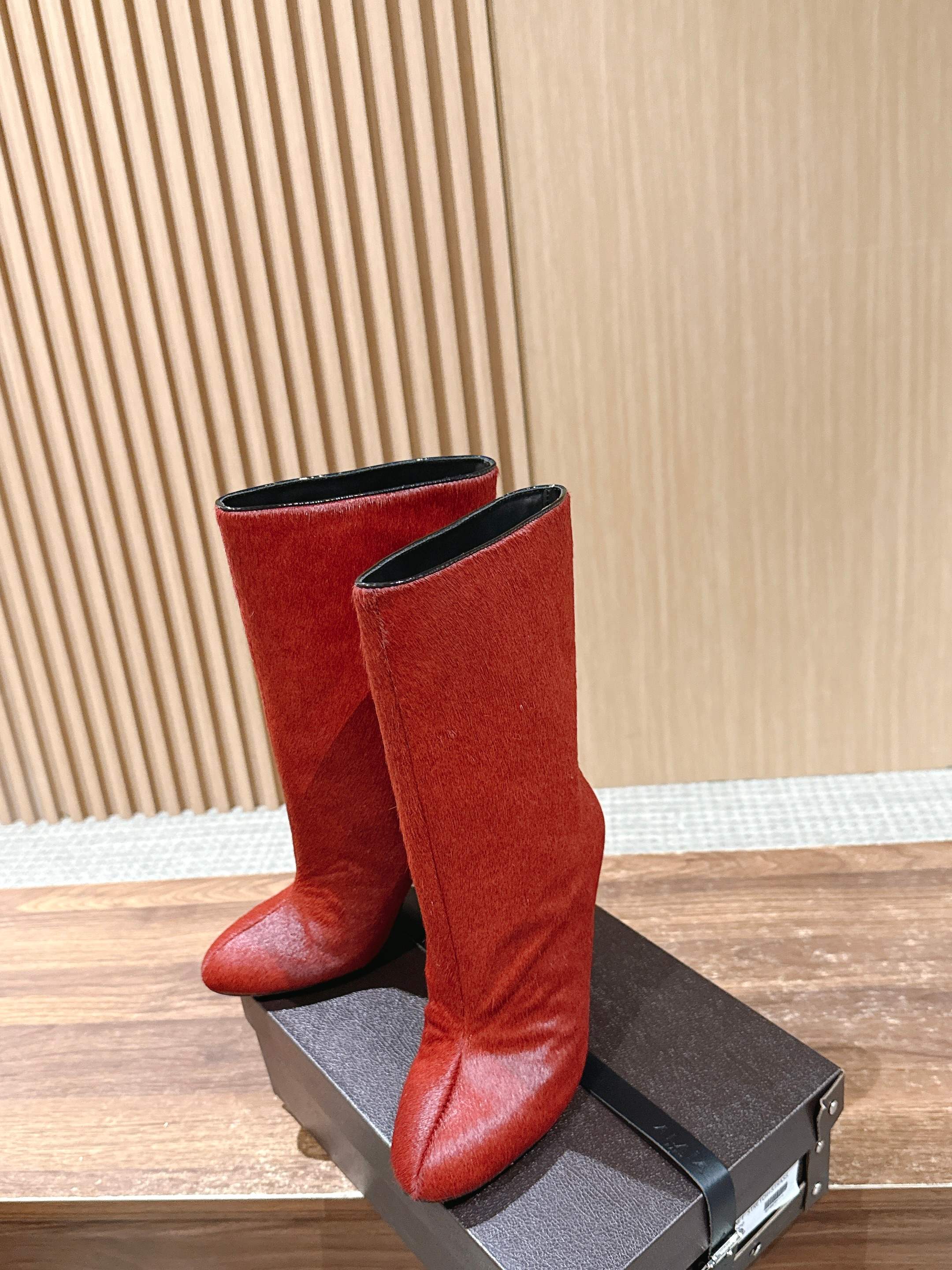 ALAIA high-heeled short boots red velvet 386013