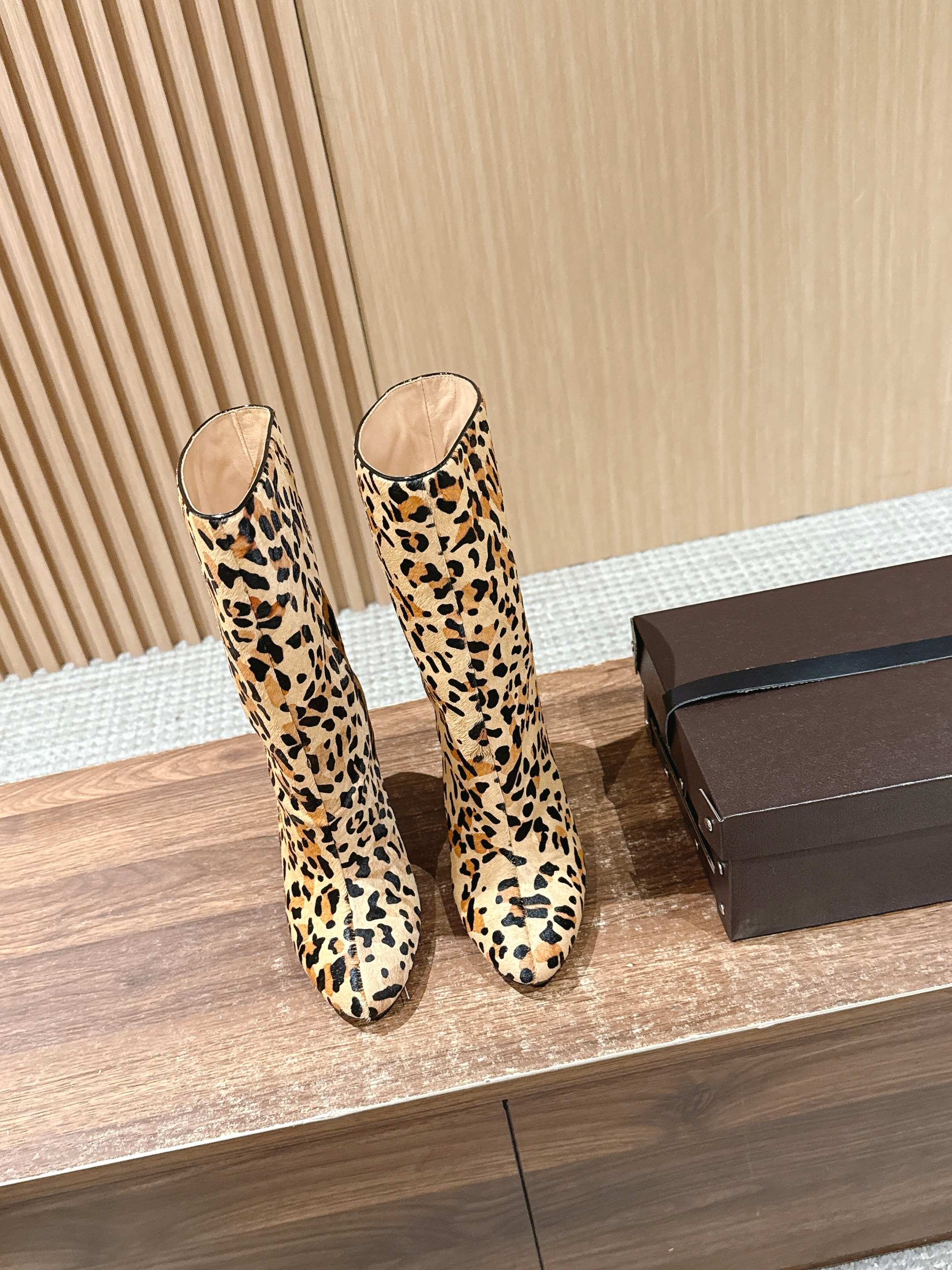 ALAIA high-heeled short boots leopard print velvet 386014