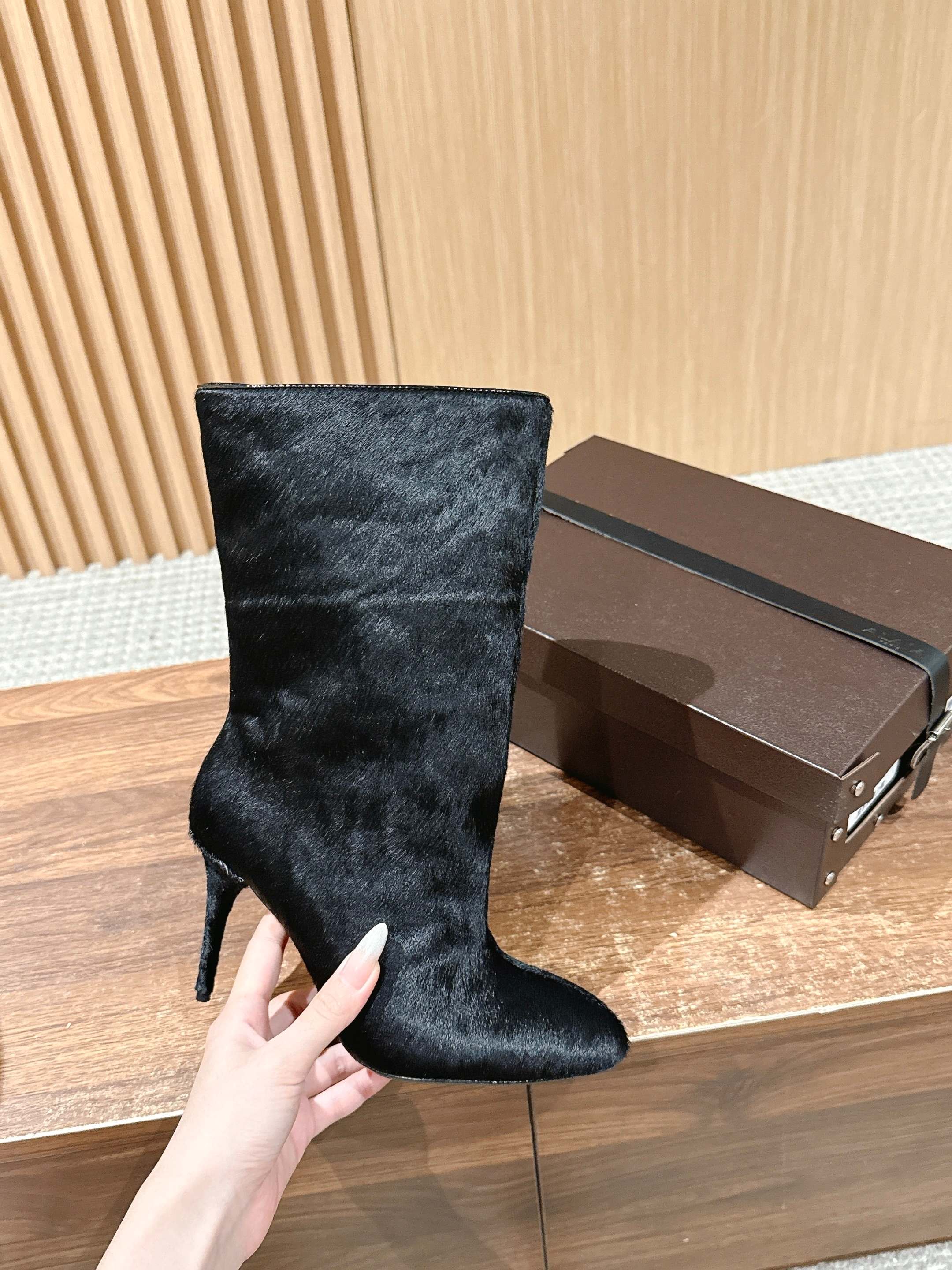 ALAIA high-heeled short boots black velvet 386015