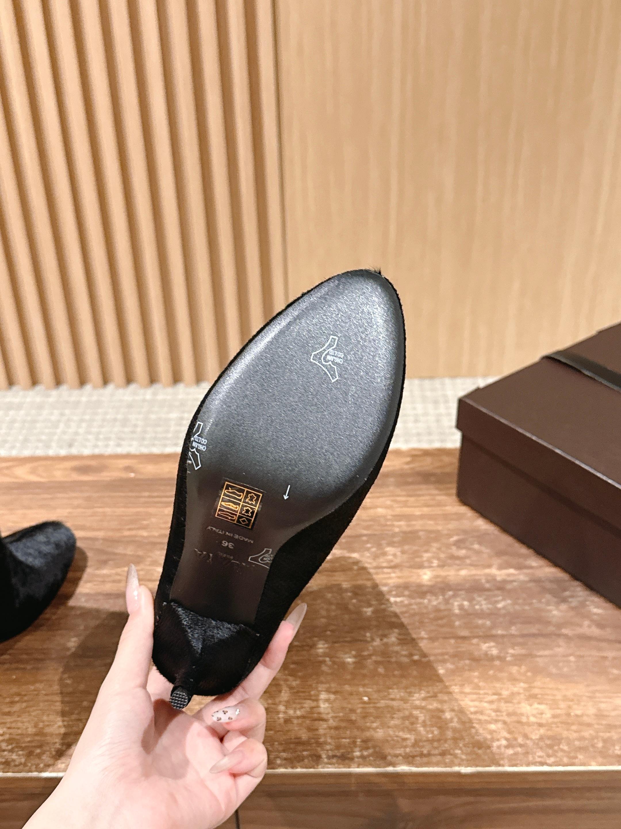 ALAIA high-heeled short boots black velvet 386015