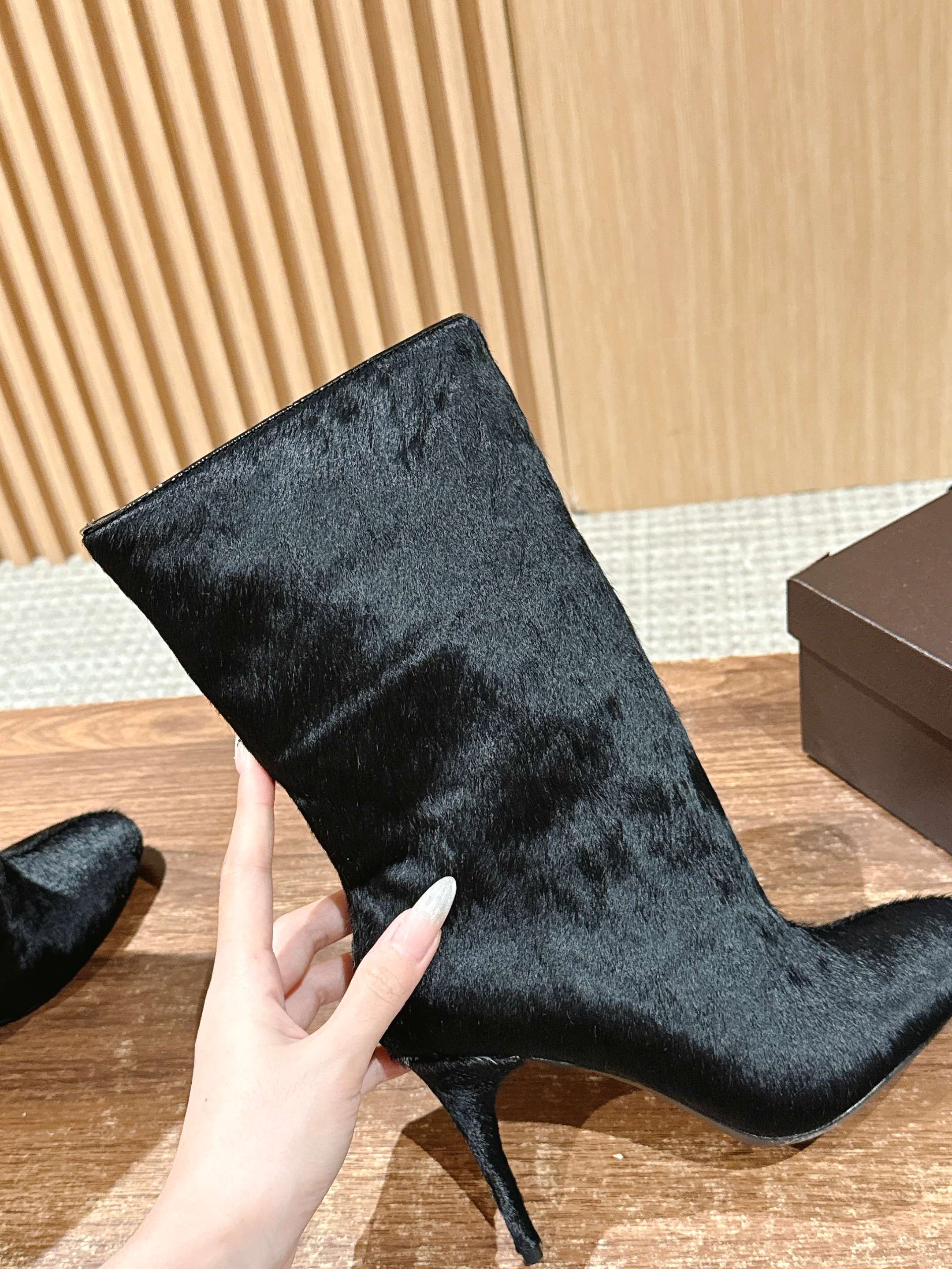 ALAIA high-heeled short boots black velvet 386015