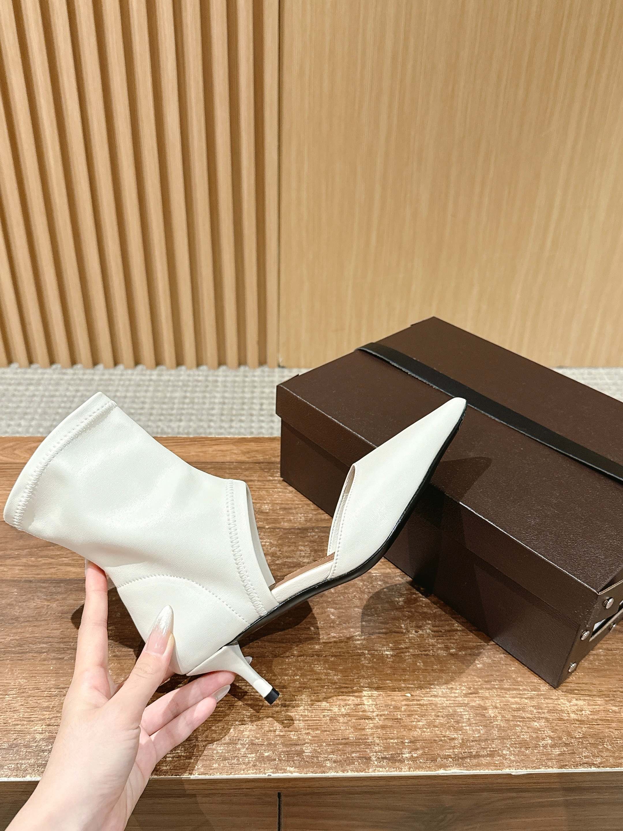 ALAIA ankle boots white leather  386021