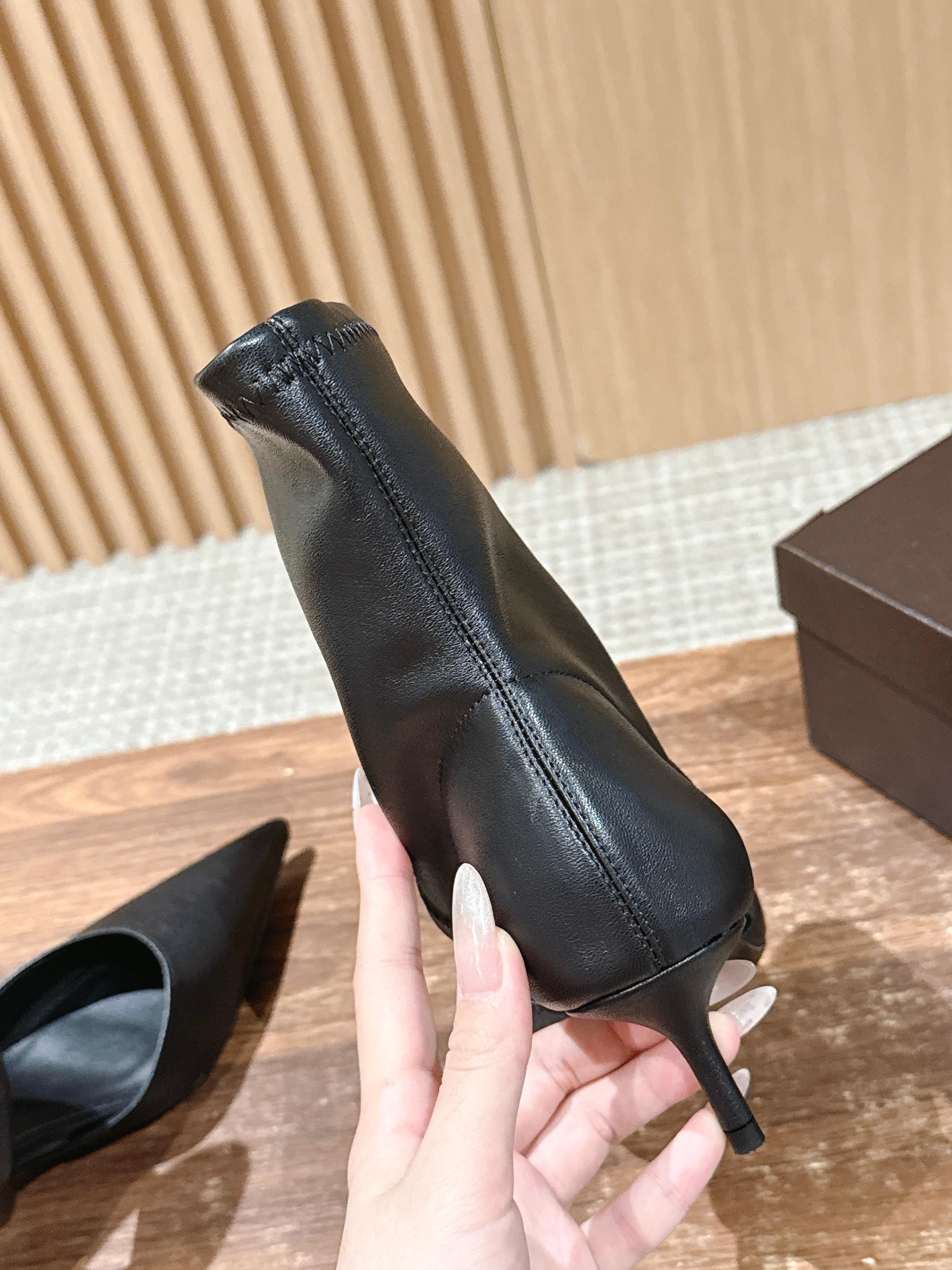 ALAIA ankle boots black leather 386022