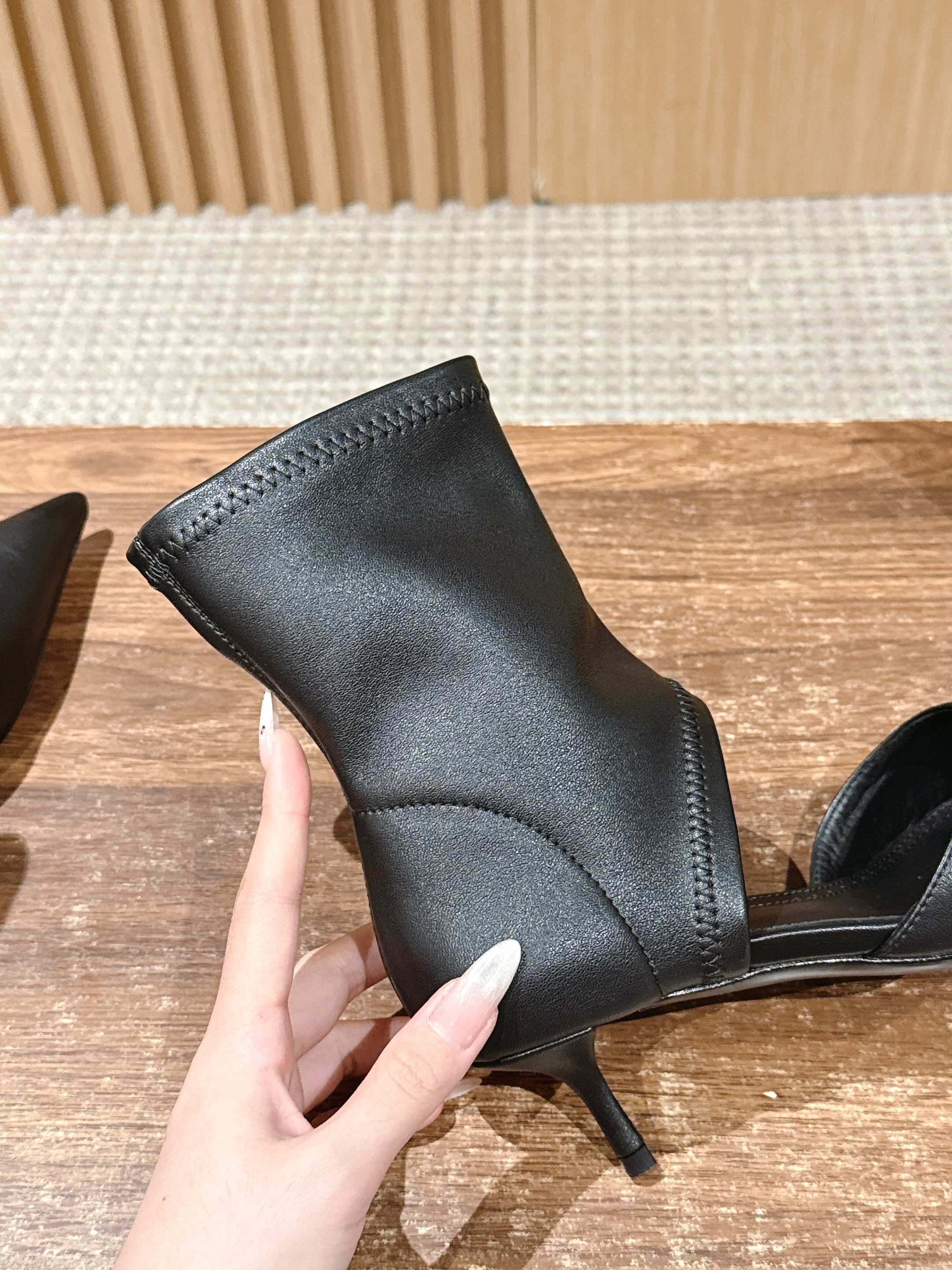 ALAIA ankle boots black leather 386022