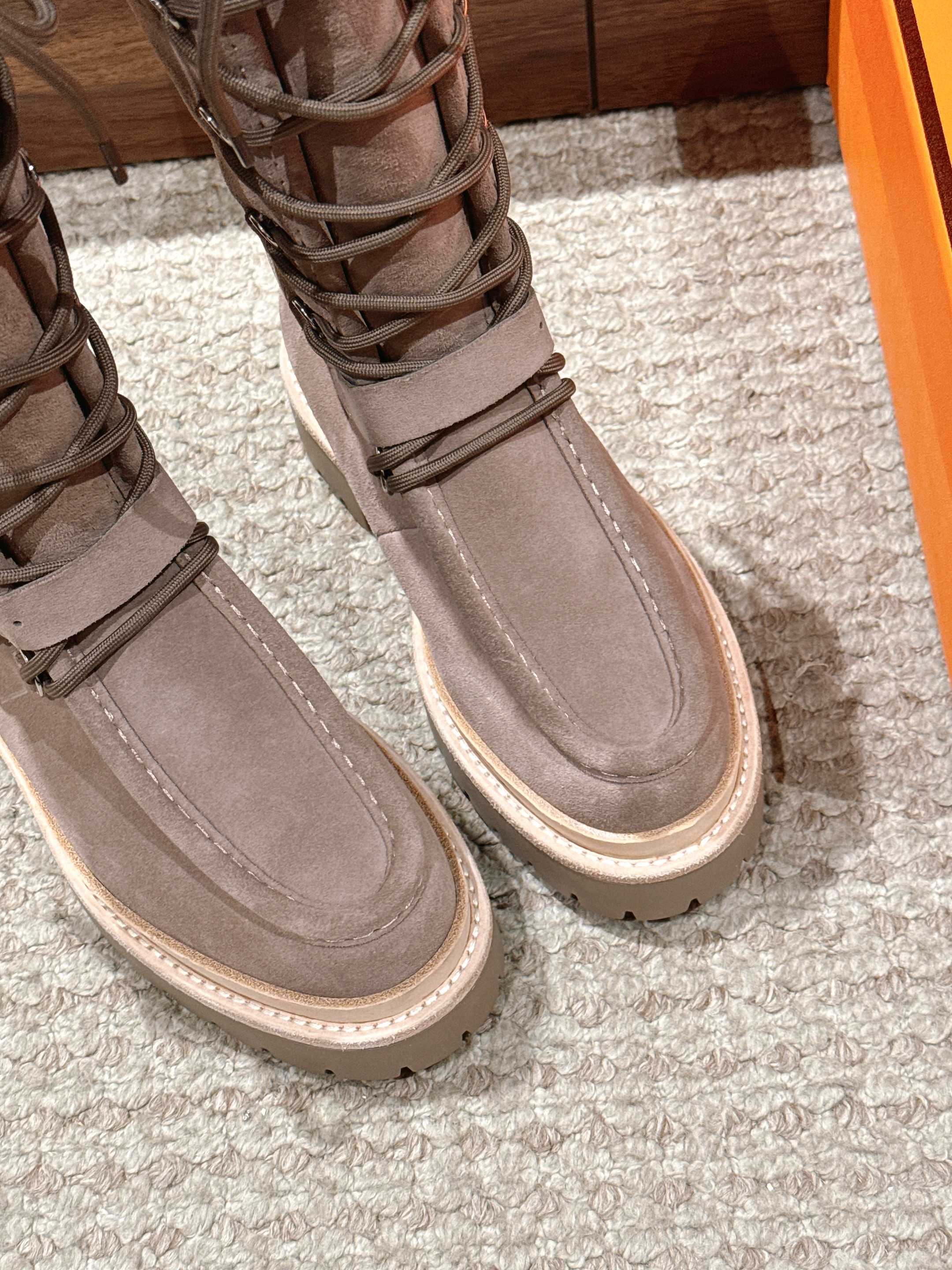 HM 25 High Boots Light Taupe Suede 512532