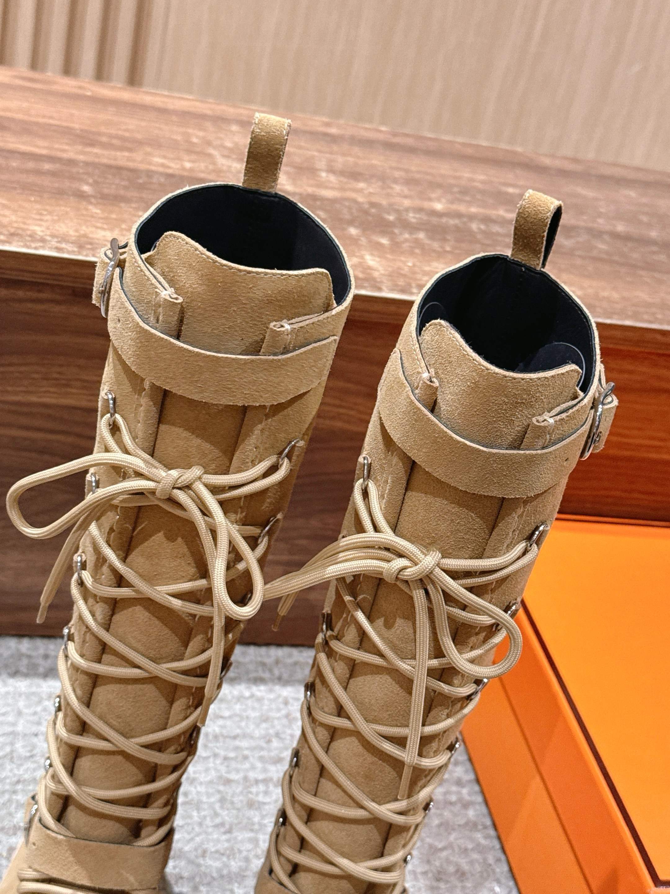 HM 25 High Boots Beige Suede 512534