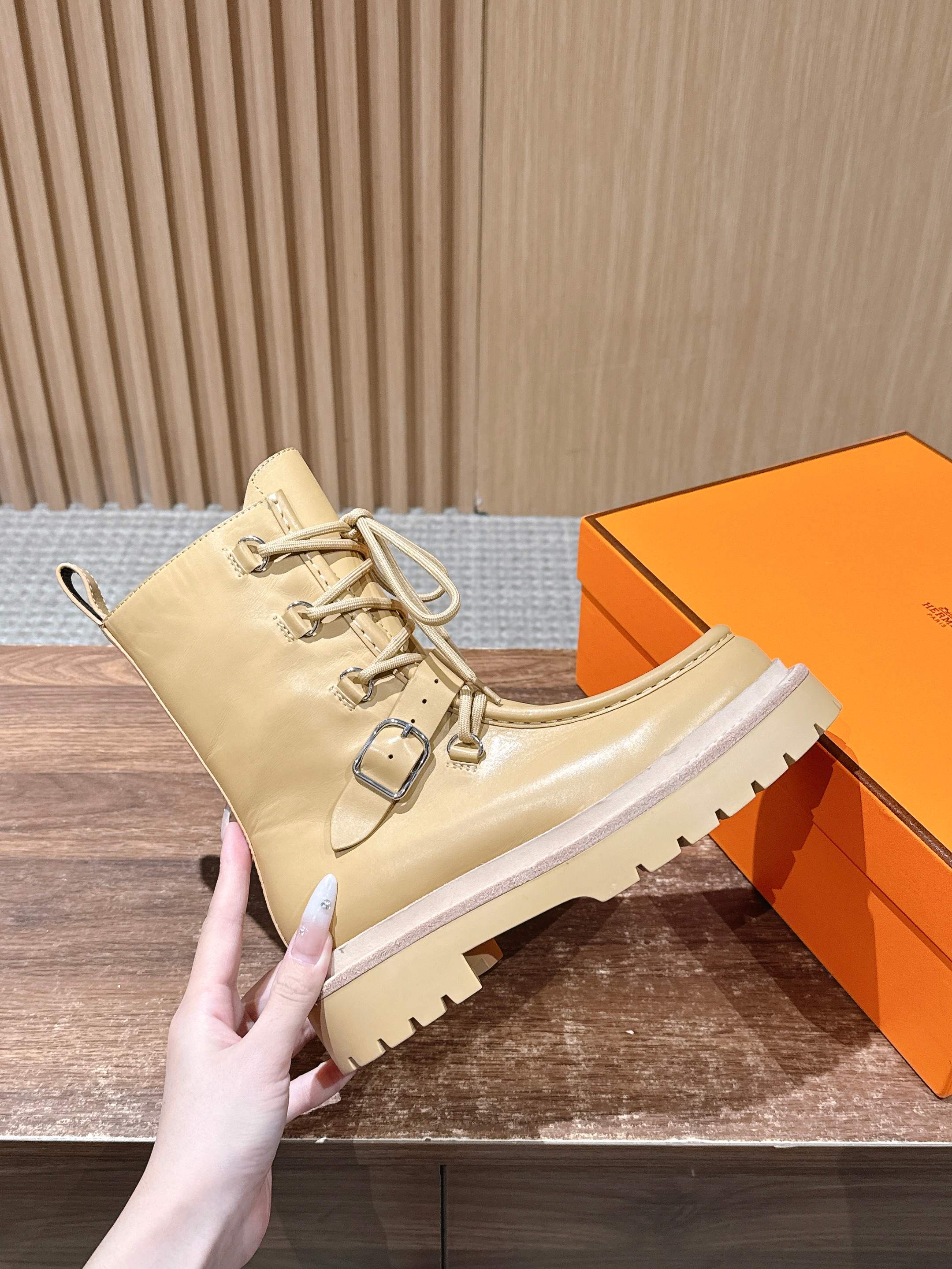 HM 25 Boots Beige Calfskin 512540