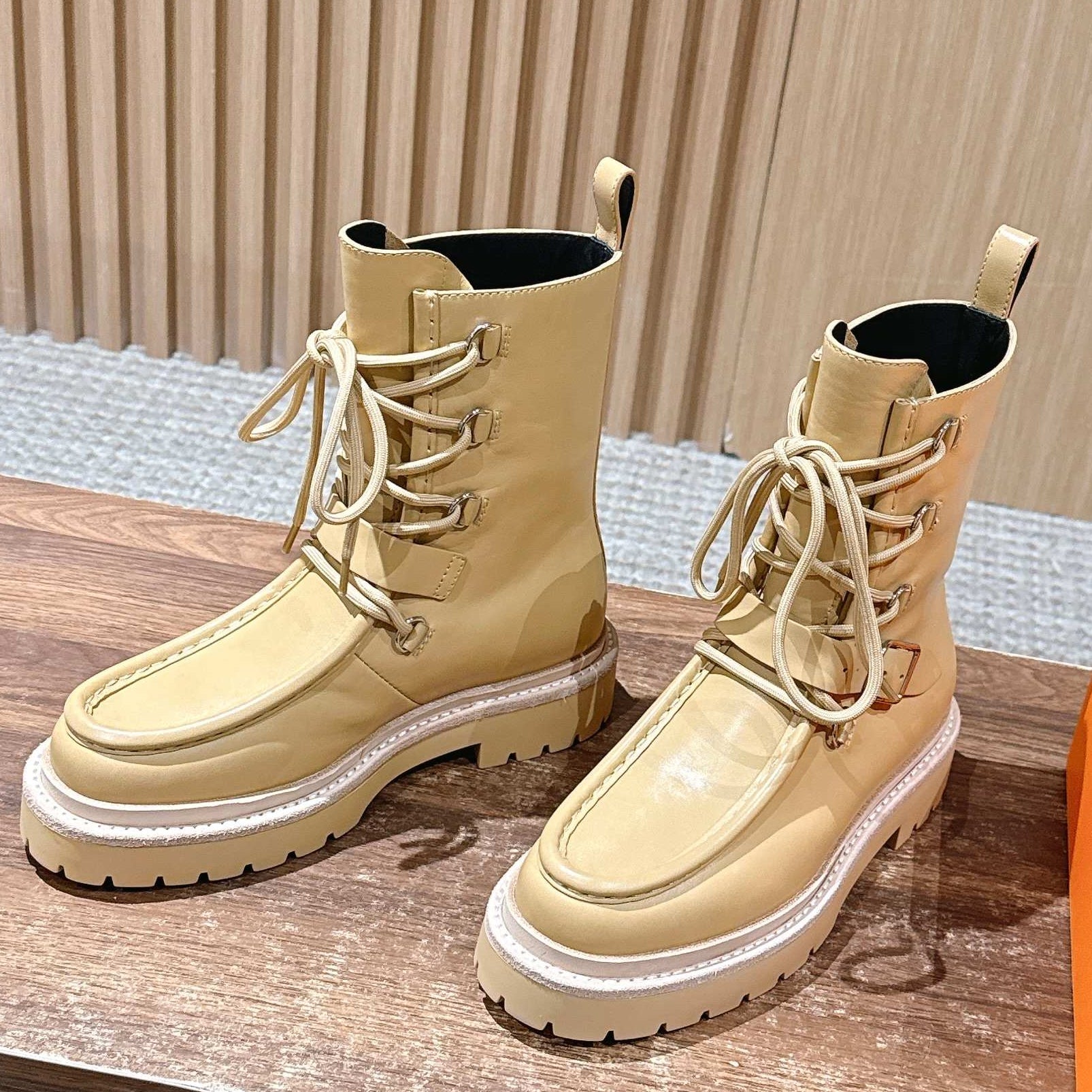 HM 25 Boots Beige Calfskin 512540