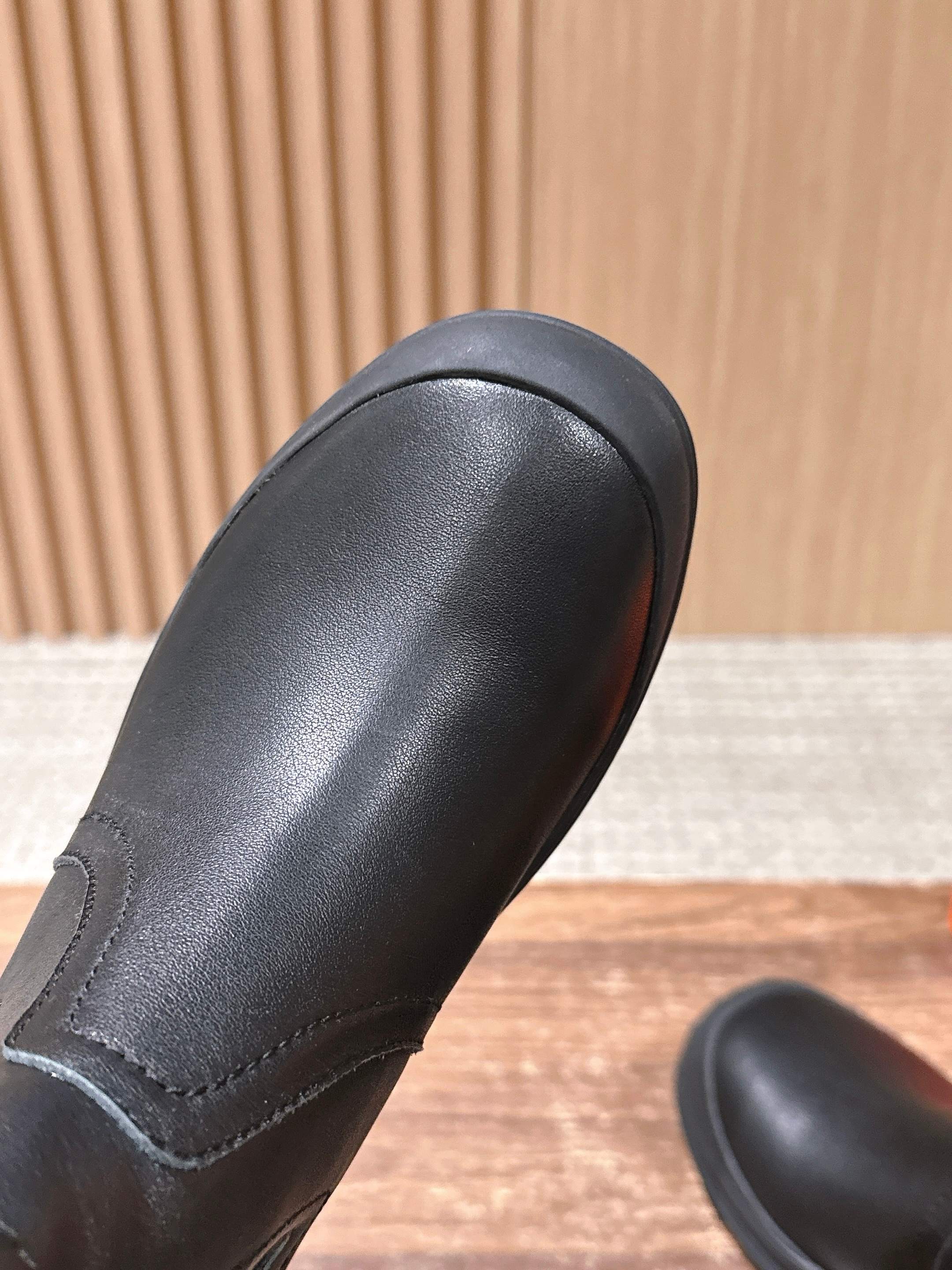 HM 25  Chelsea Ankle Boots Black Sheepskin 512548